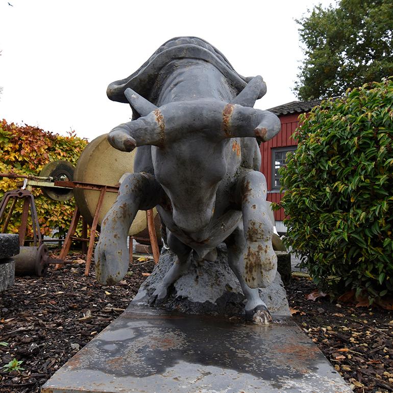 Statue of Iron Bull In Fair Condition In Udenhout, NL