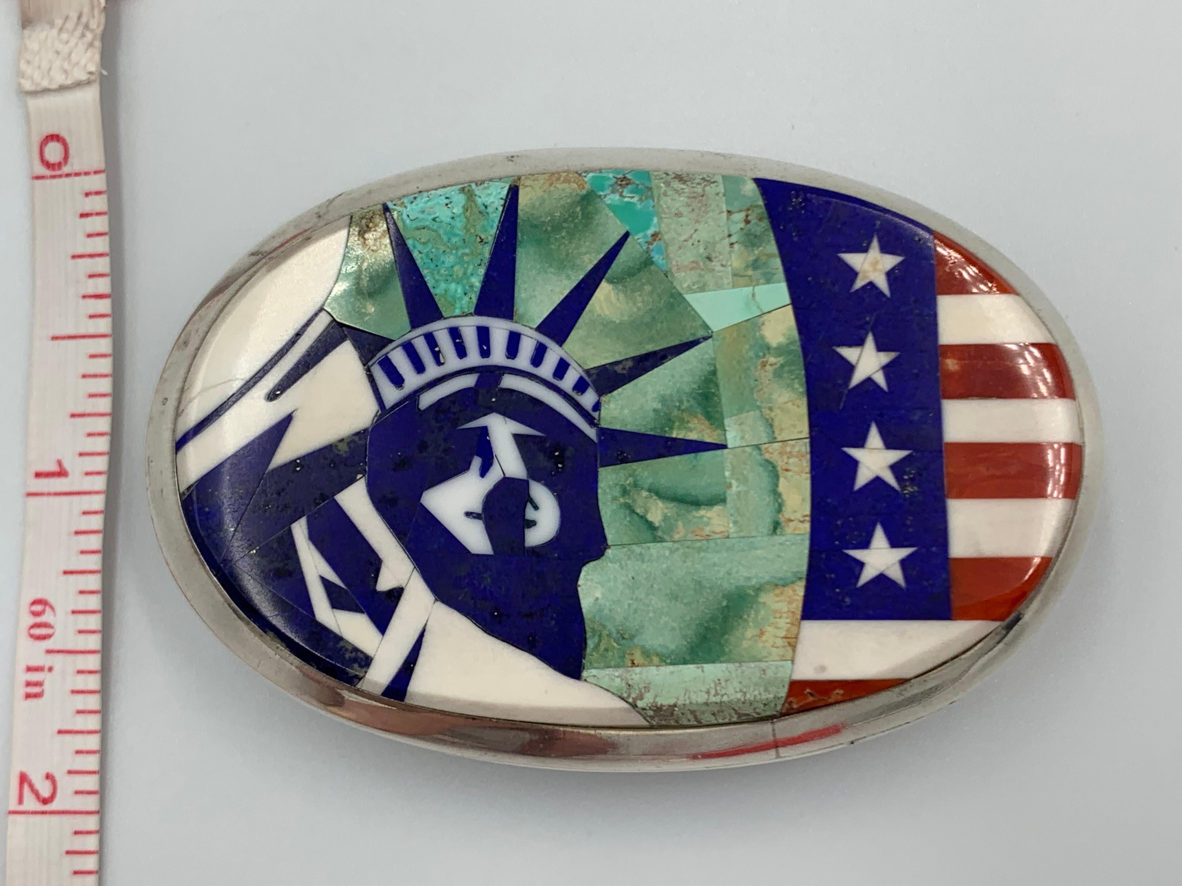 Boucle avec incrustation de la Statue de la Liberté par l'orfèvre Navajo Calvin Desson en vente 5