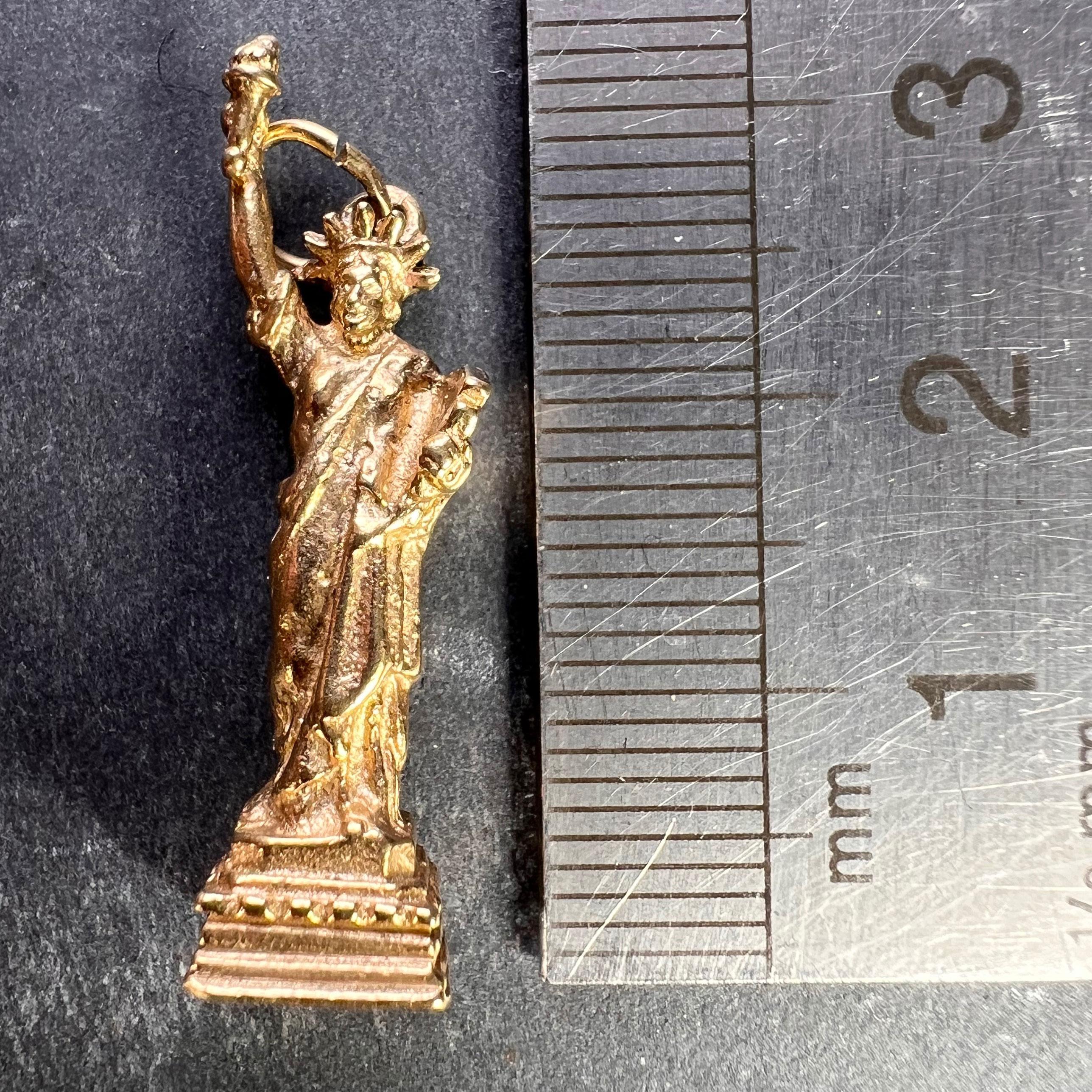 Statue of Liberty New York USA 14K Yellow Gold Charm Pendant For Sale 6