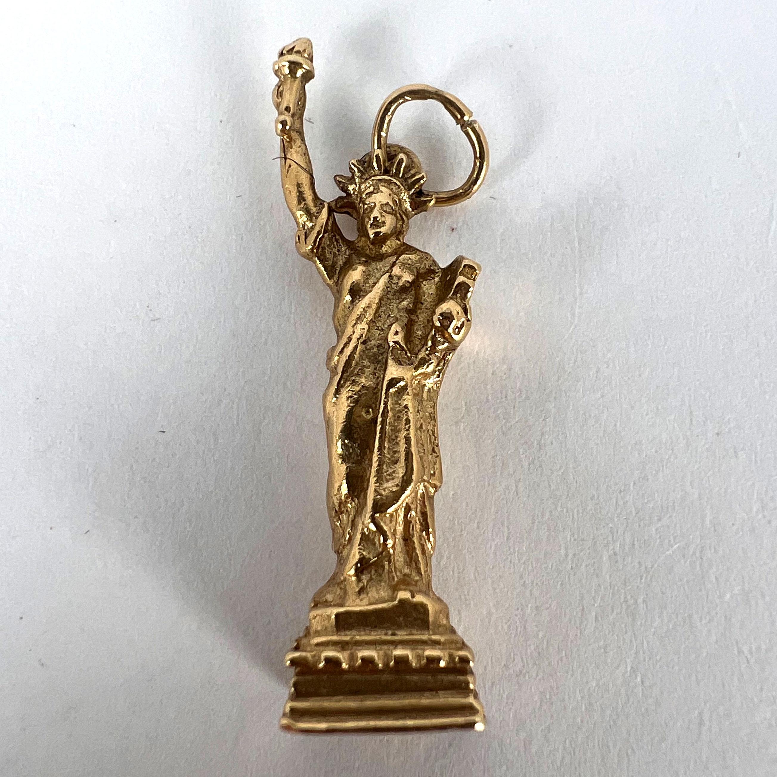 Statue of Liberty New York USA 14K Yellow Gold Charm Pendant For Sale 8