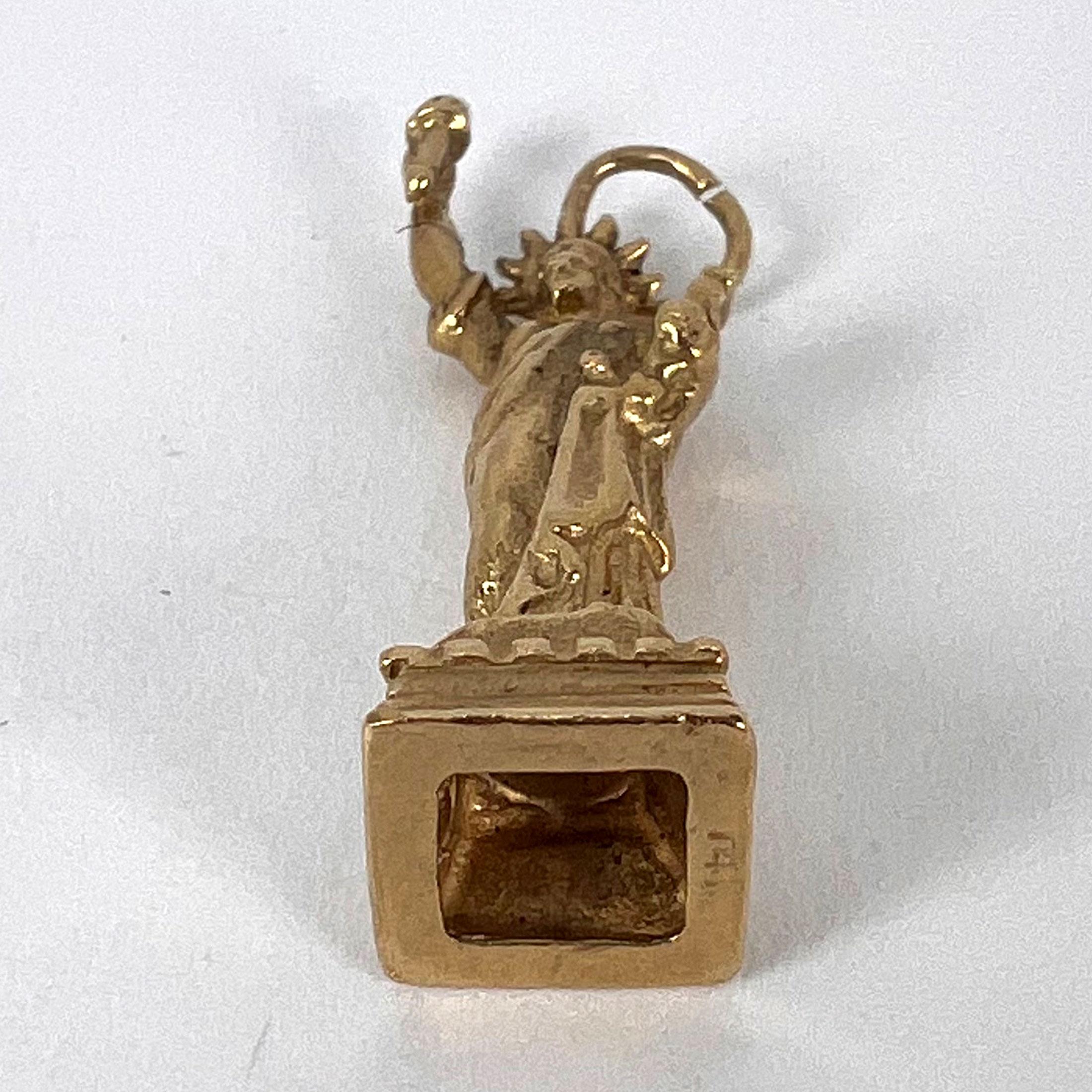 Statue of Liberty New York USA 14K Yellow Gold Charm Pendant For Sale 10