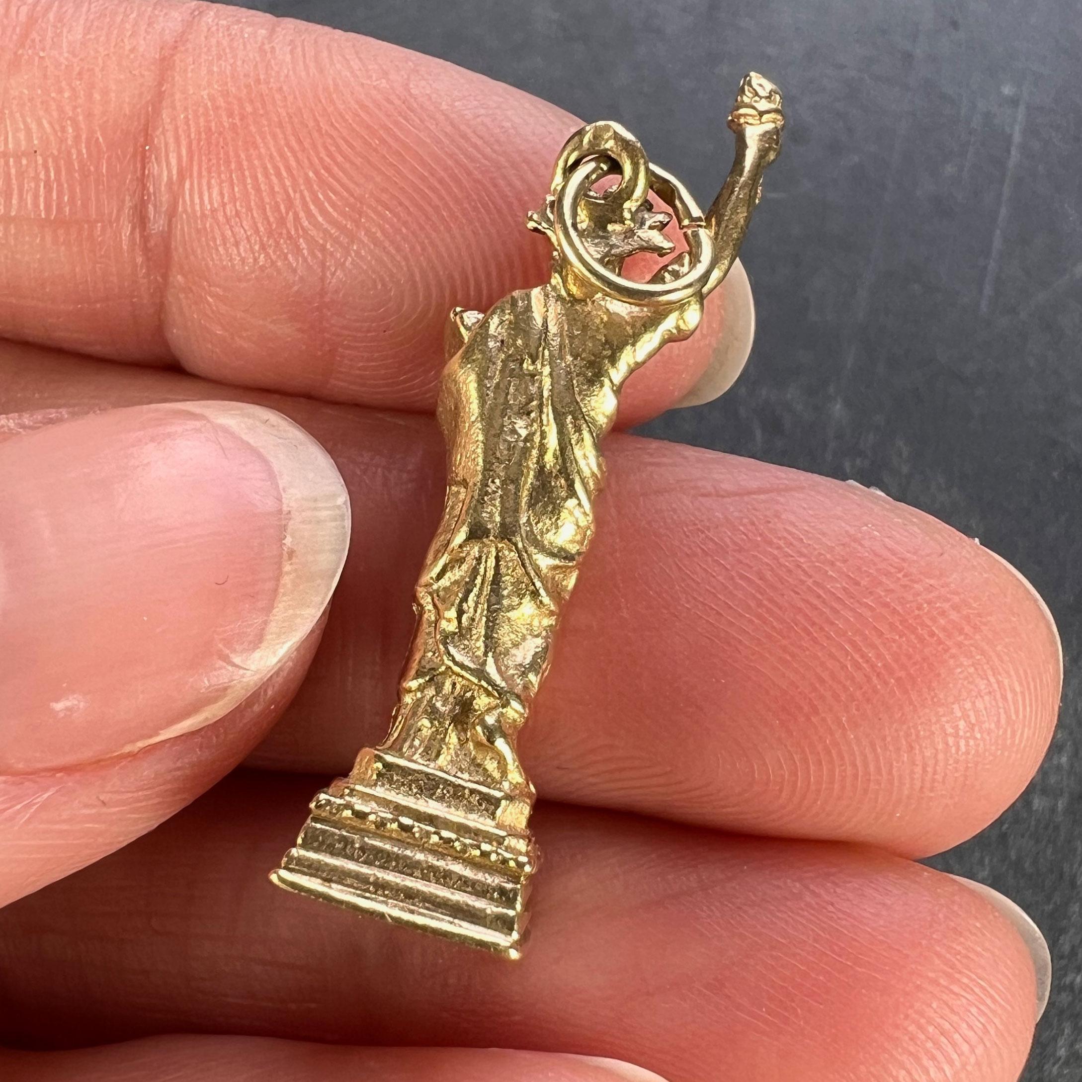 Statue of Liberty New York USA 14K Yellow Gold Charm Pendant For Sale 5