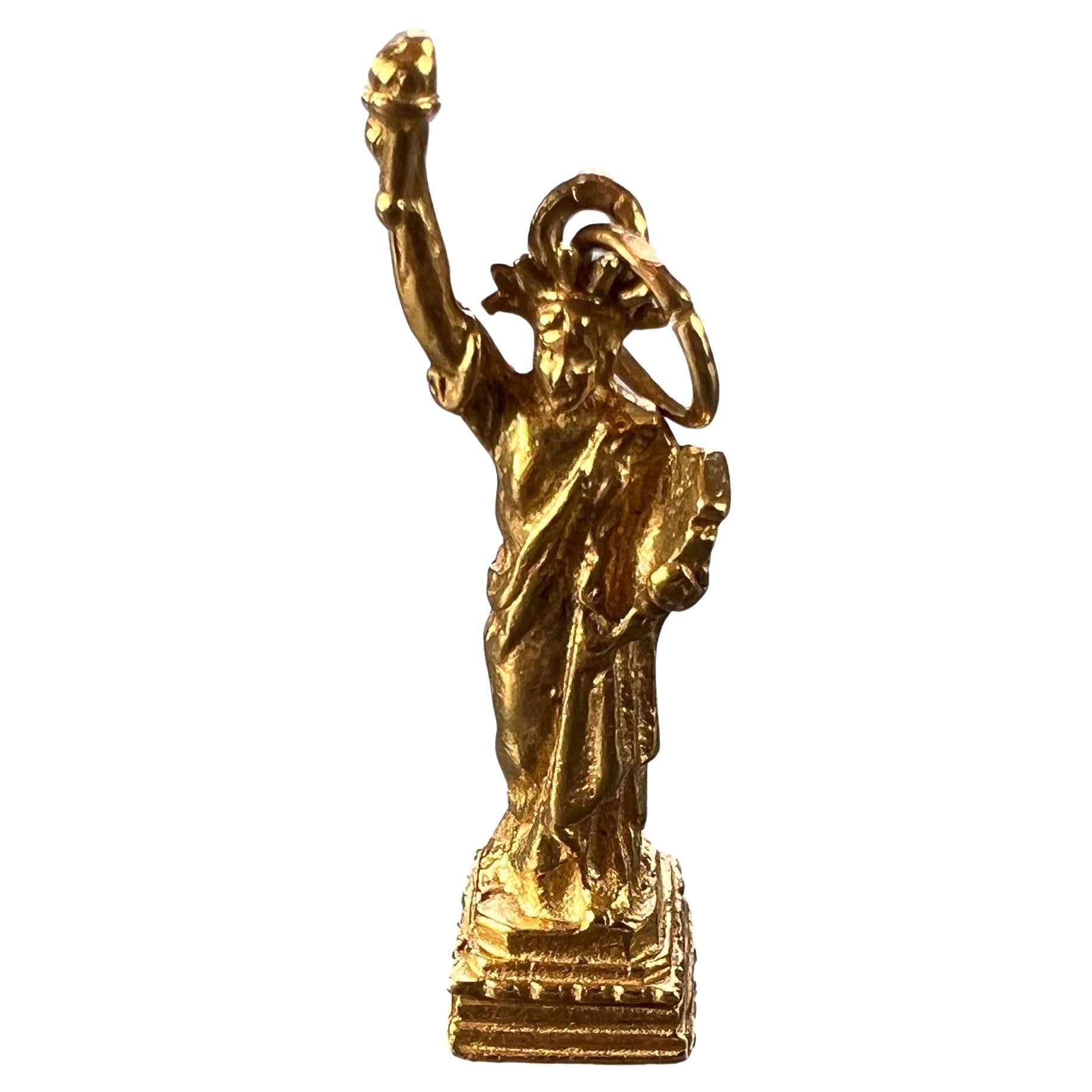 Statue of Liberty New York USA 14K Yellow Gold Charm Pendant For Sale