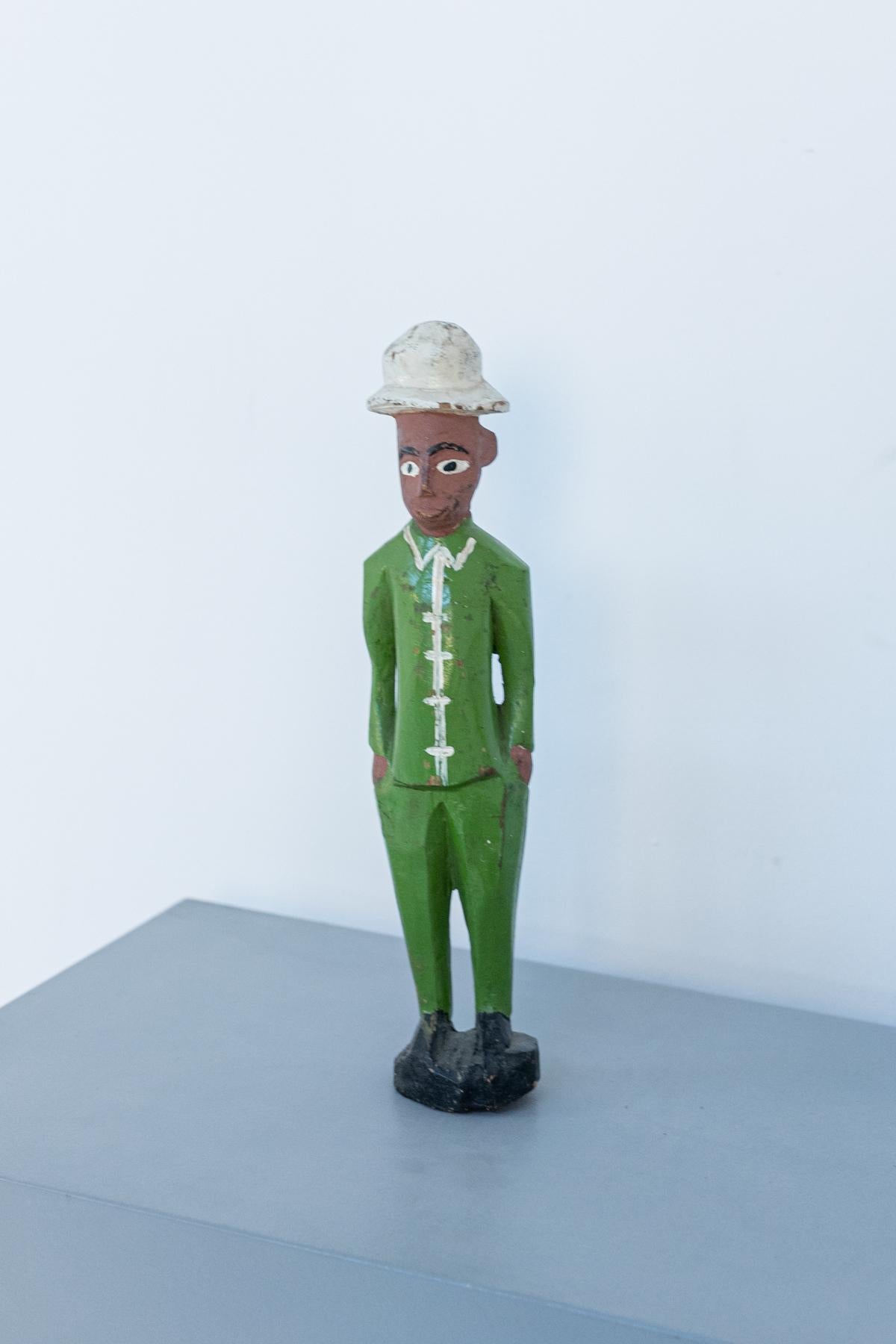 Afrikanische Kunststatue eines Mannes im Angebot 1