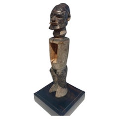 Statue de la tribu Teke du Congo Art africain du début du 20e siècle Plaque Malebo Brazzaville
