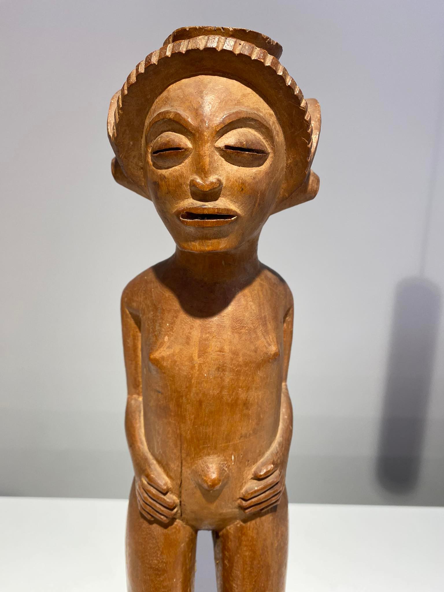 Statue des Tshokwe / Chokwe-Stammes - DR Kongo Afrikanische Kunst Angola - Anfang 20.  im Angebot 5