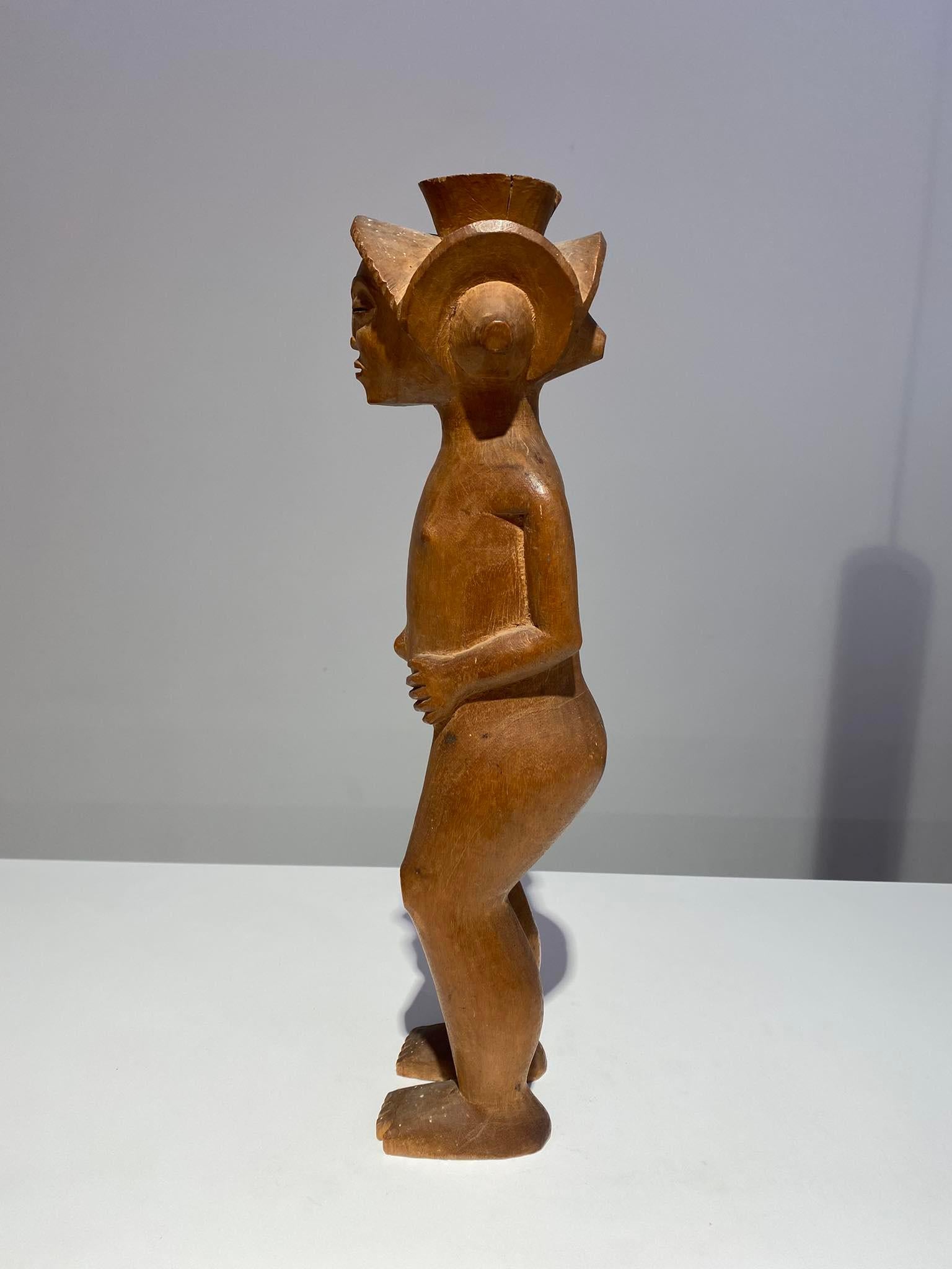 Statue Of The Tshokwe / Chokwe Tribe - DR Congo African Art Angola - Early 20th  In Good Condition For Sale In Leuven, BE