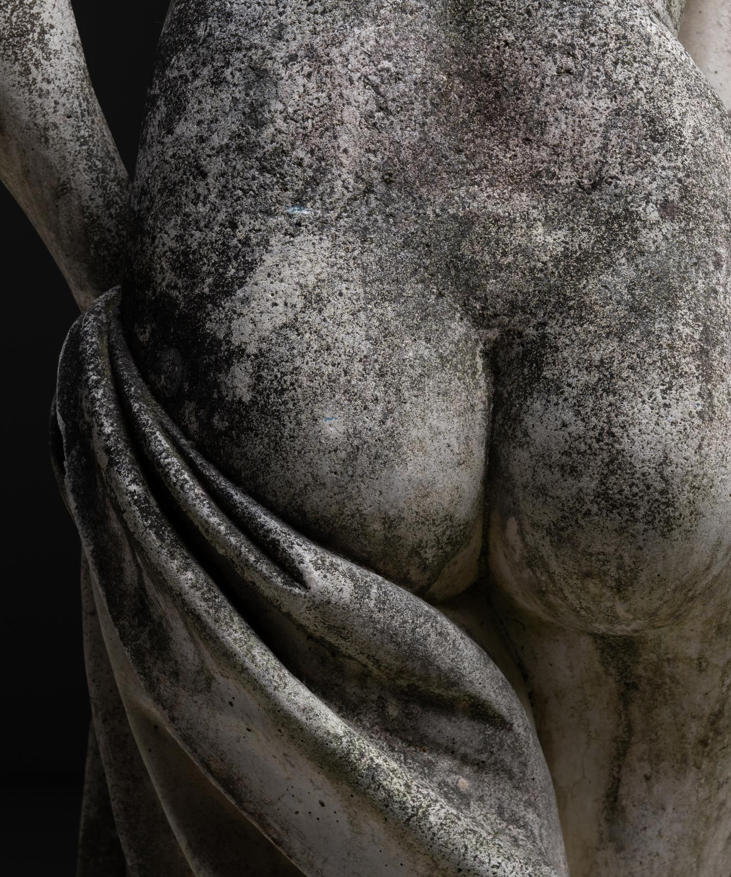 Statue of Venus Bathing, England circa 1950 In Good Condition In Culver City, CA