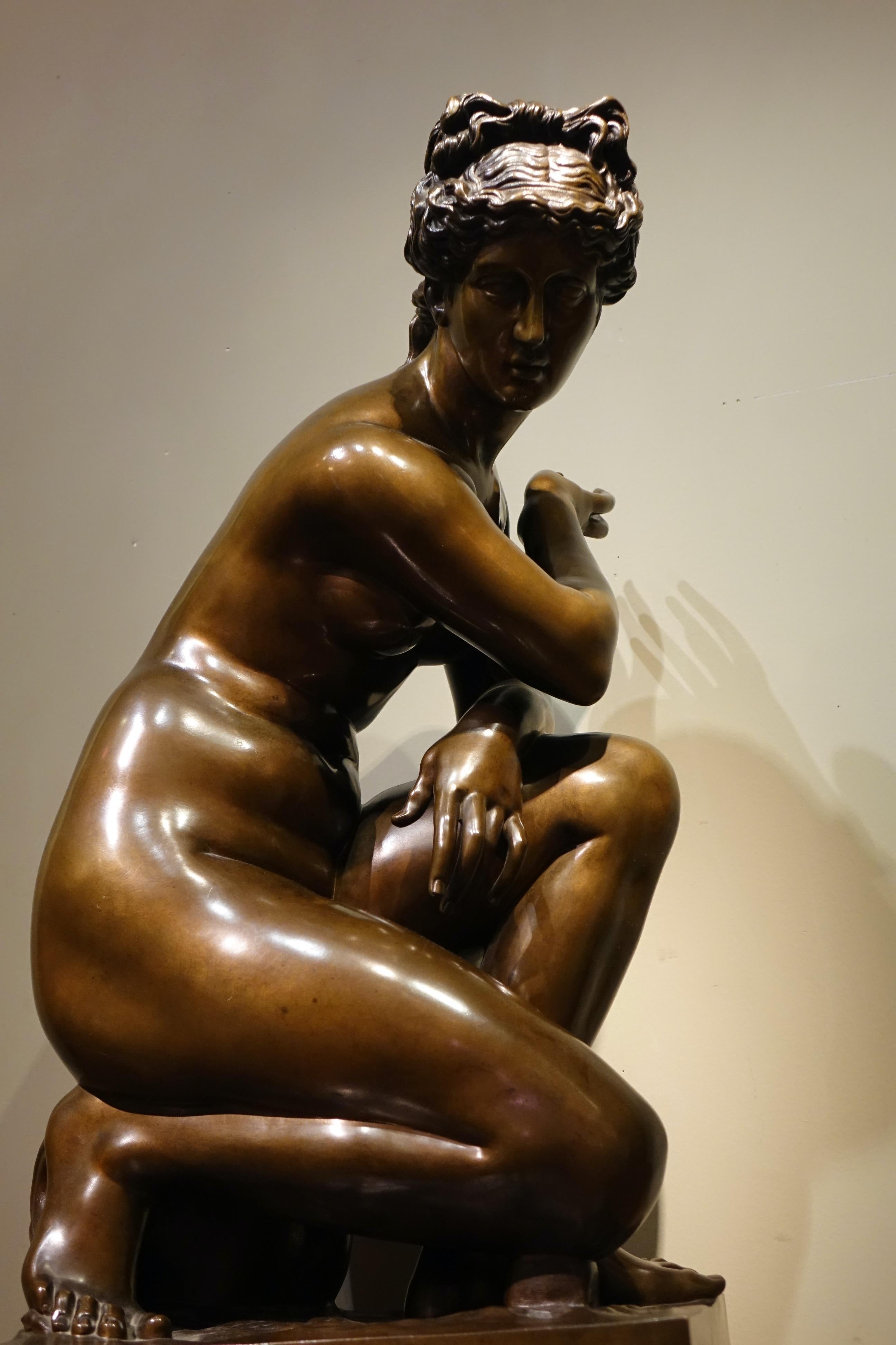 Patinated  Statue of Venus in Bronze signed BARBEDIENNE 19th century For Sale