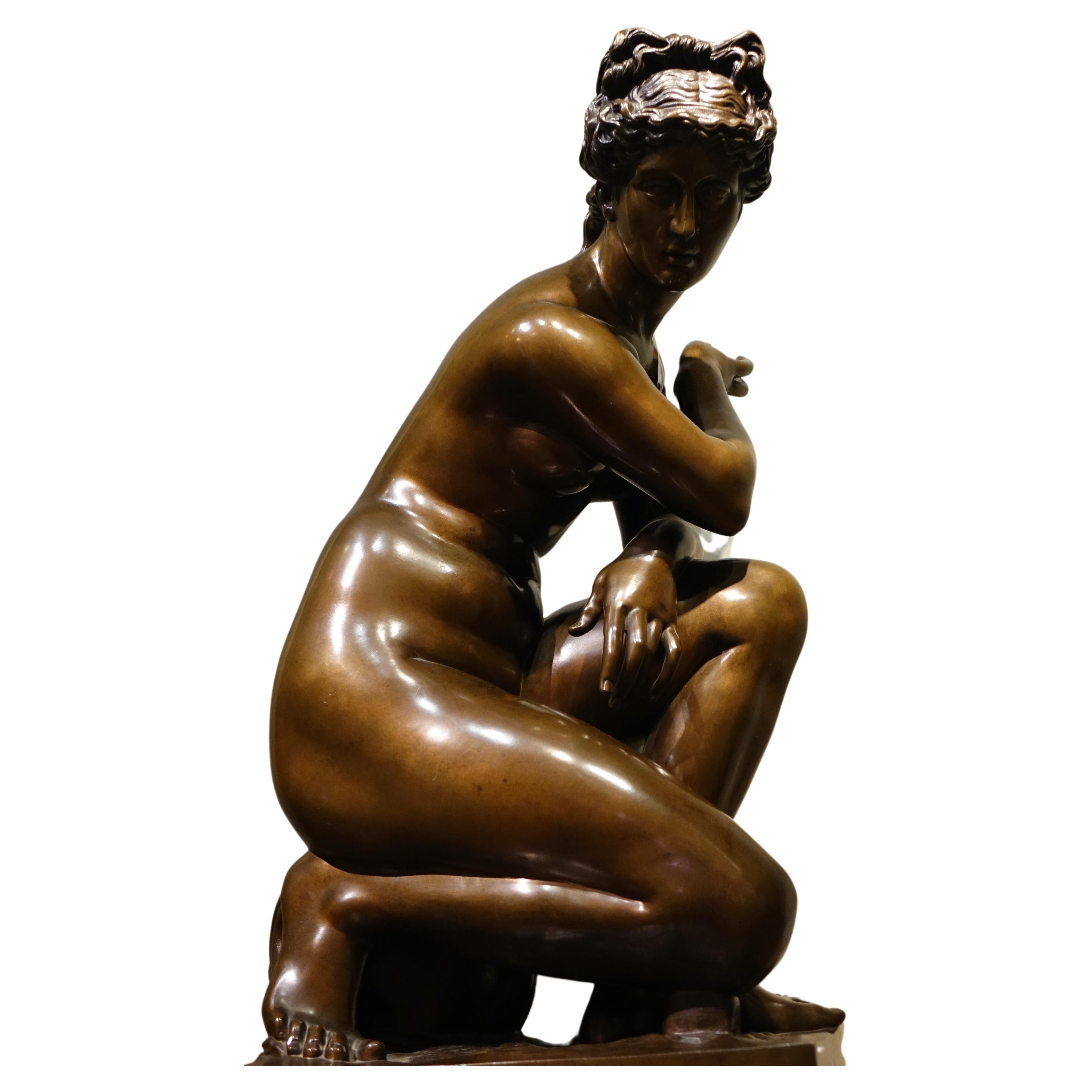  Statue of Venus in Bronze signed BARBEDIENNE 19th century For Sale