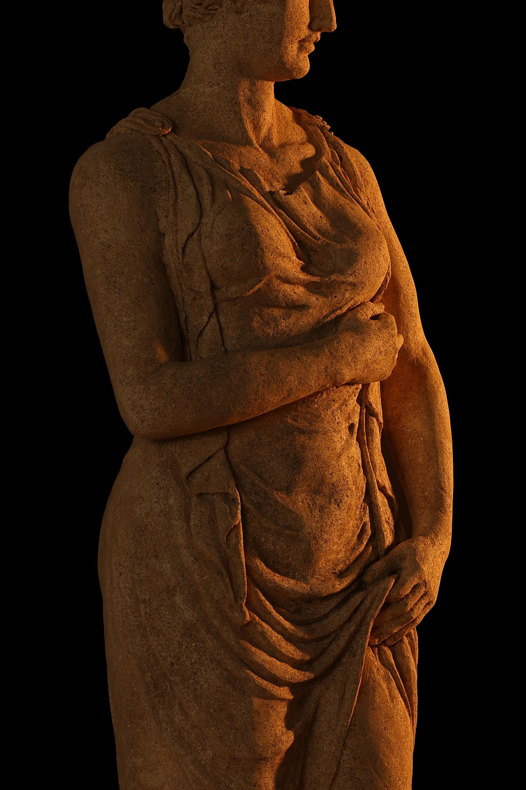 Estatua escultura tamaño natural antigua antigua romana griega tallada en piedra recuperada decoración Francés en venta