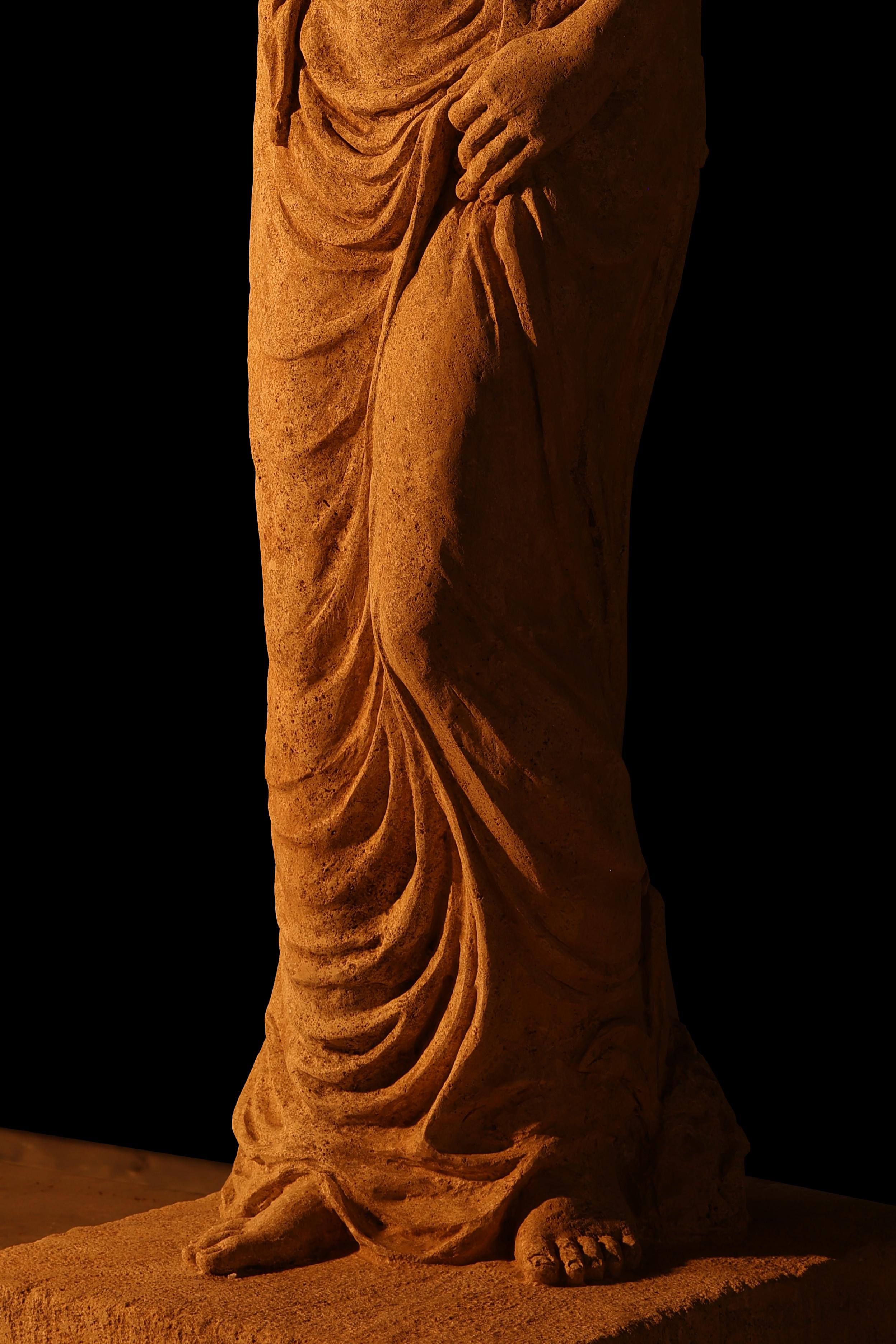 Estatua escultura tamaño natural antigua antigua romana griega tallada en piedra recuperada decoración Tallado a mano en venta
