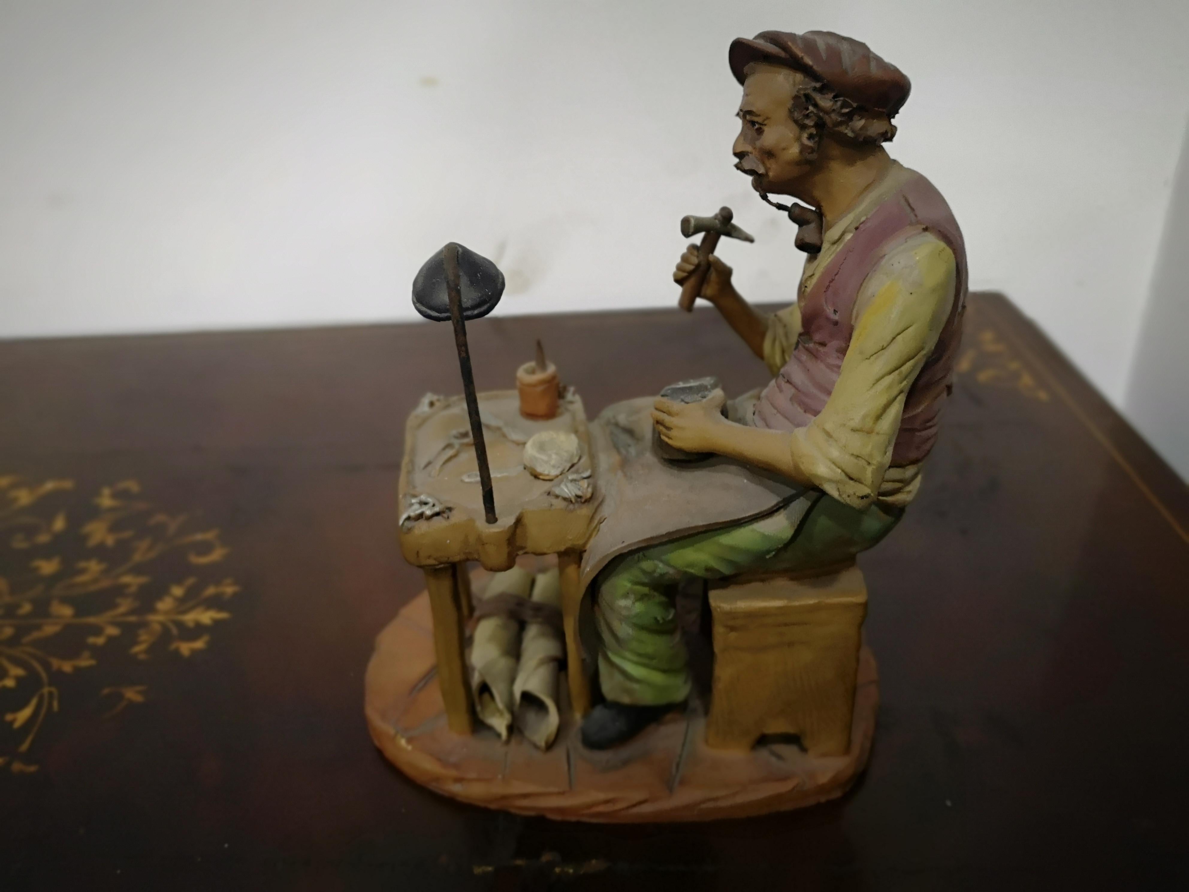 Caltagirone figurine - Shoemaker - Gaetano Romano - 1960s In Excellent Condition For Sale In Catania, IT