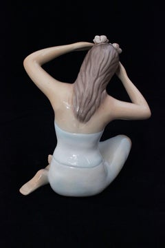 Statuetta Girl Sitting with Hands on the Head Ronzan, 1940s