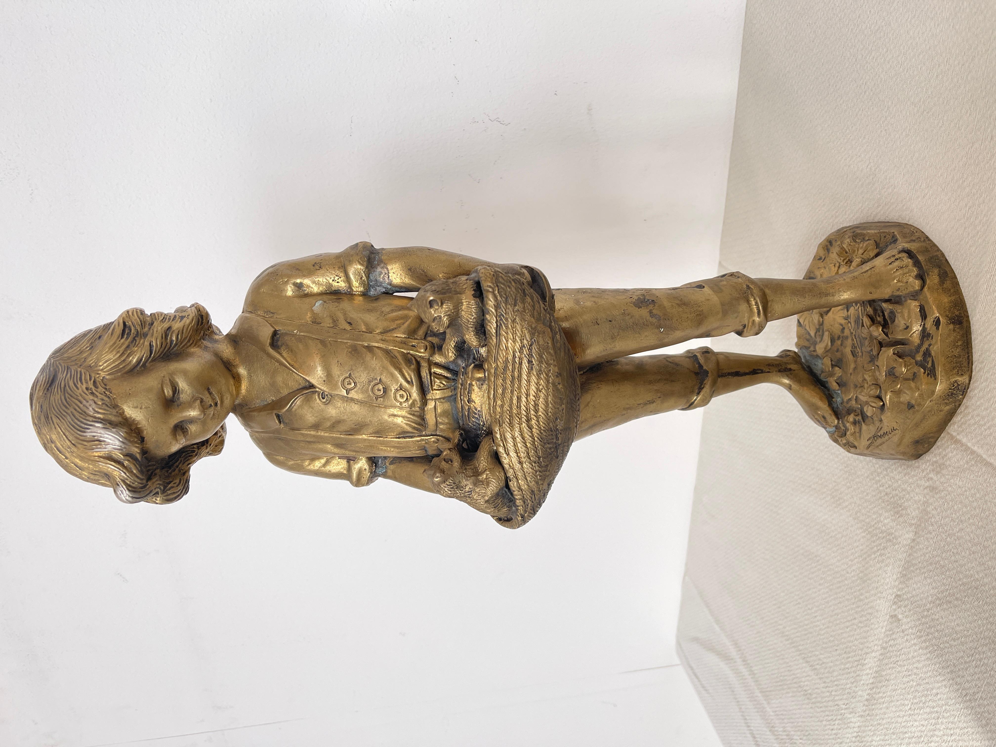 Autre Statuette en bronze représentant un enfant avec des chiots 19e siècle en vente