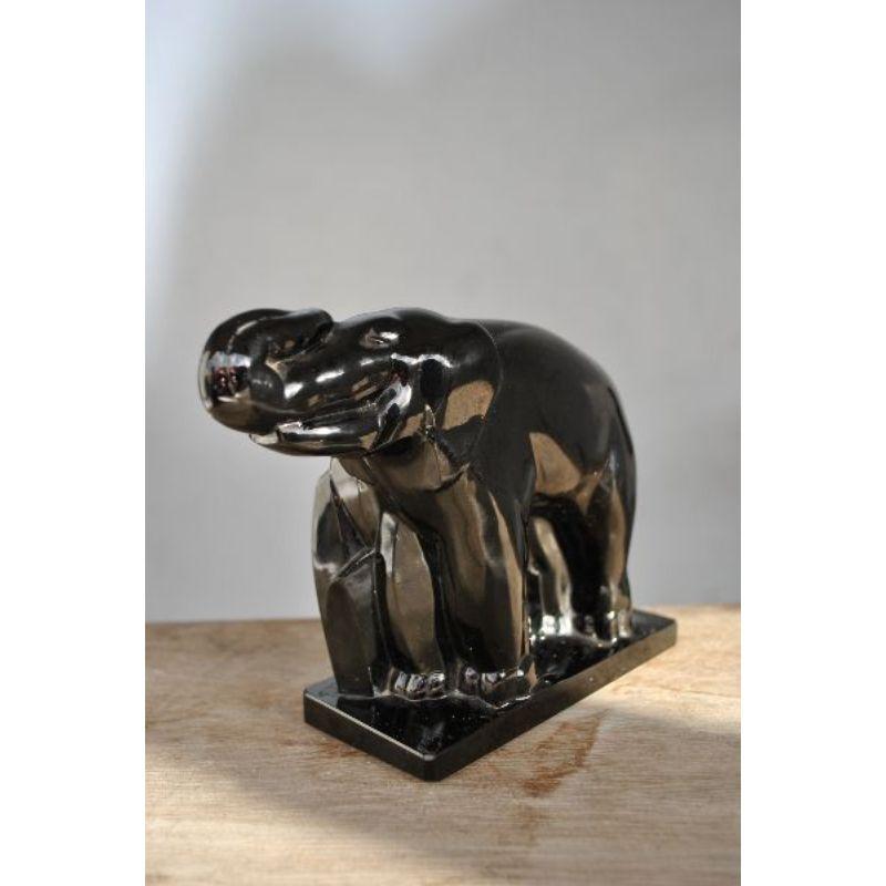 Noirci Statuette d'éléphant Chevalier en verre noir pour Baccarat Corne levée en vente