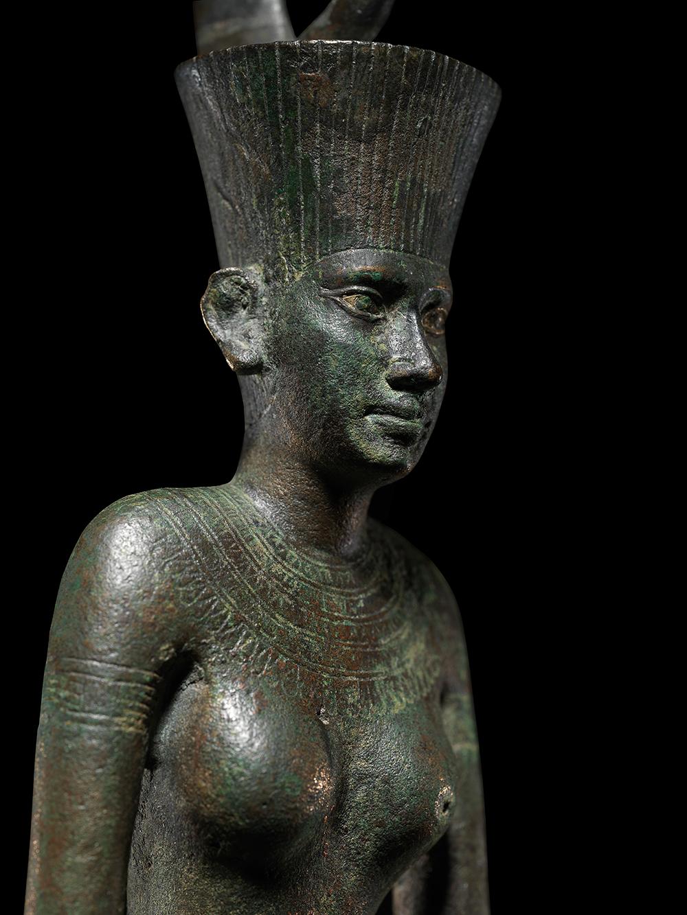 Statuette de la déesse Neith en vente 3