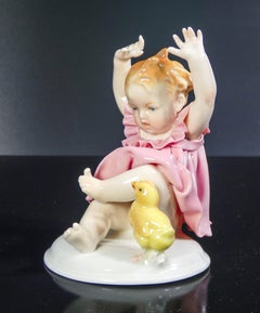 Porzellanfigur 'Kleines Mädchen mit Küken', ENS (Karl Ens). Deutschland