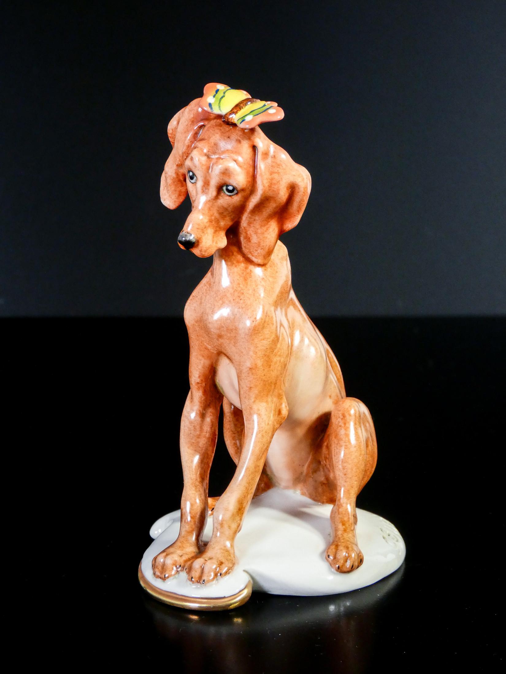 Statuina in porcellana
dipinta a mano
Giuseppe CAPPÉ
Cagnolino

ORIGINE
Italia

PERIODO
1959

AUTORE
Giusppe CAPPÈ
Nato a Milano nel 1921, Giuseppe Cappè lavora a partire dalla metà degli anni Quaranta, a Milano e Lomagna, in provincia di Lecco,