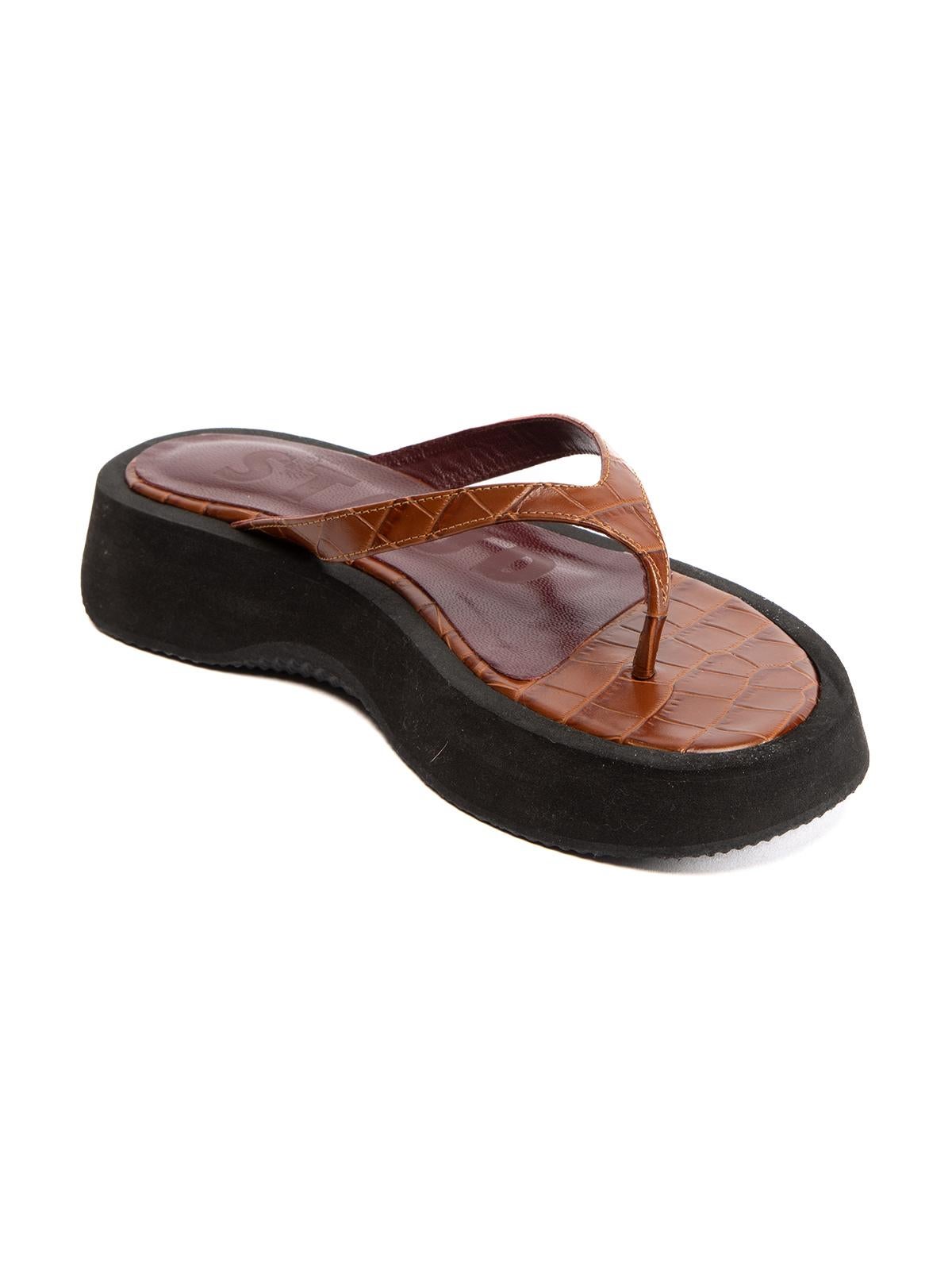 CONDITION is Very good. Minimal wear to sandals is evident. Minimal wear to the midsole on this used Staud designer resale item.   Details  Brown Leather Thong Flatform    Composition EXTERIOR:(leather) INTERIOR: (leather, rubber)    Size & Fit Heel