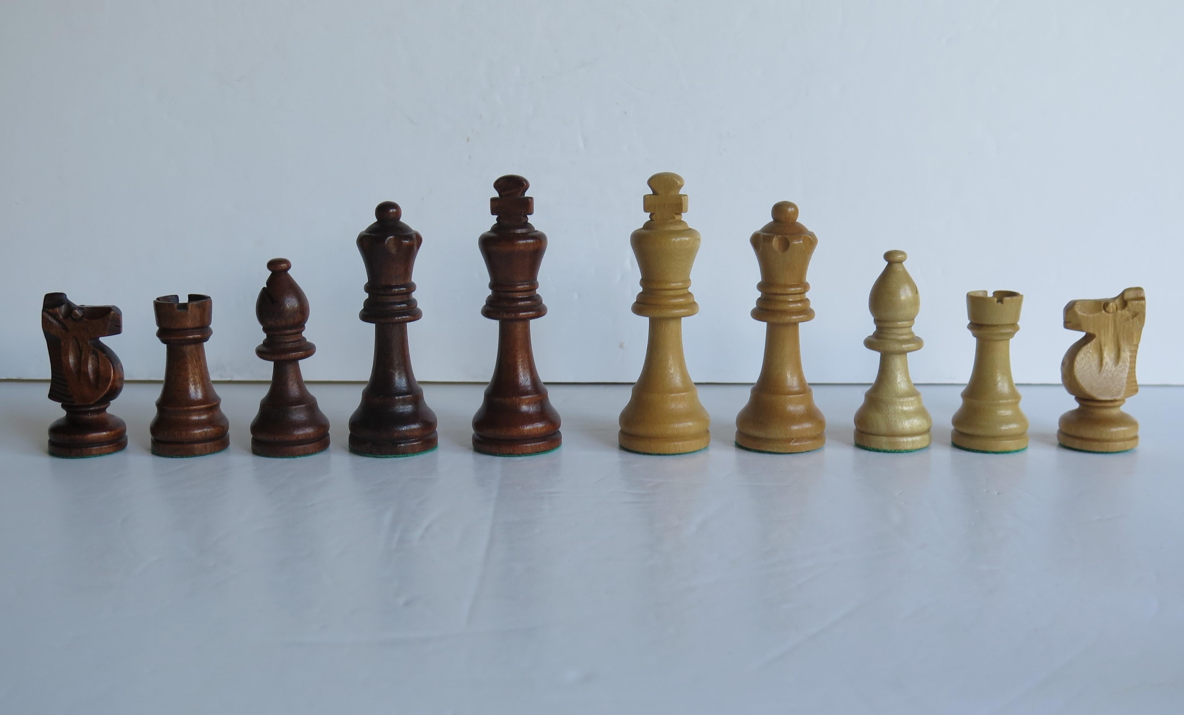 Staunton 3.5 Hardwood Weighted Chess Set Original Box 3.5inch Kings, Ca 1950 In Good Condition In Lincoln, Lincolnshire
