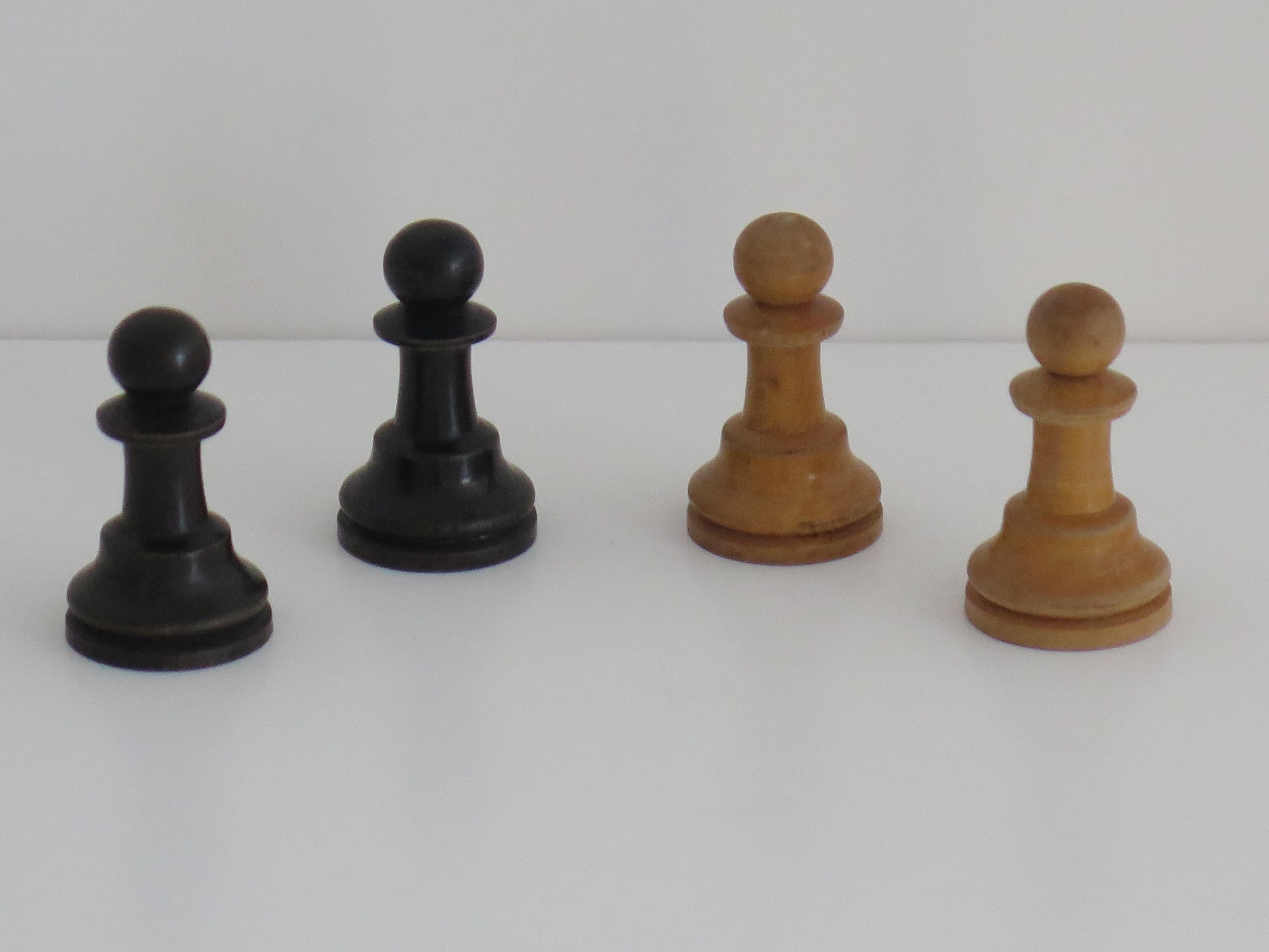 Staunton Fierce Knight Weighted Chess Set Kings in Jointed Box, 19th Century 2