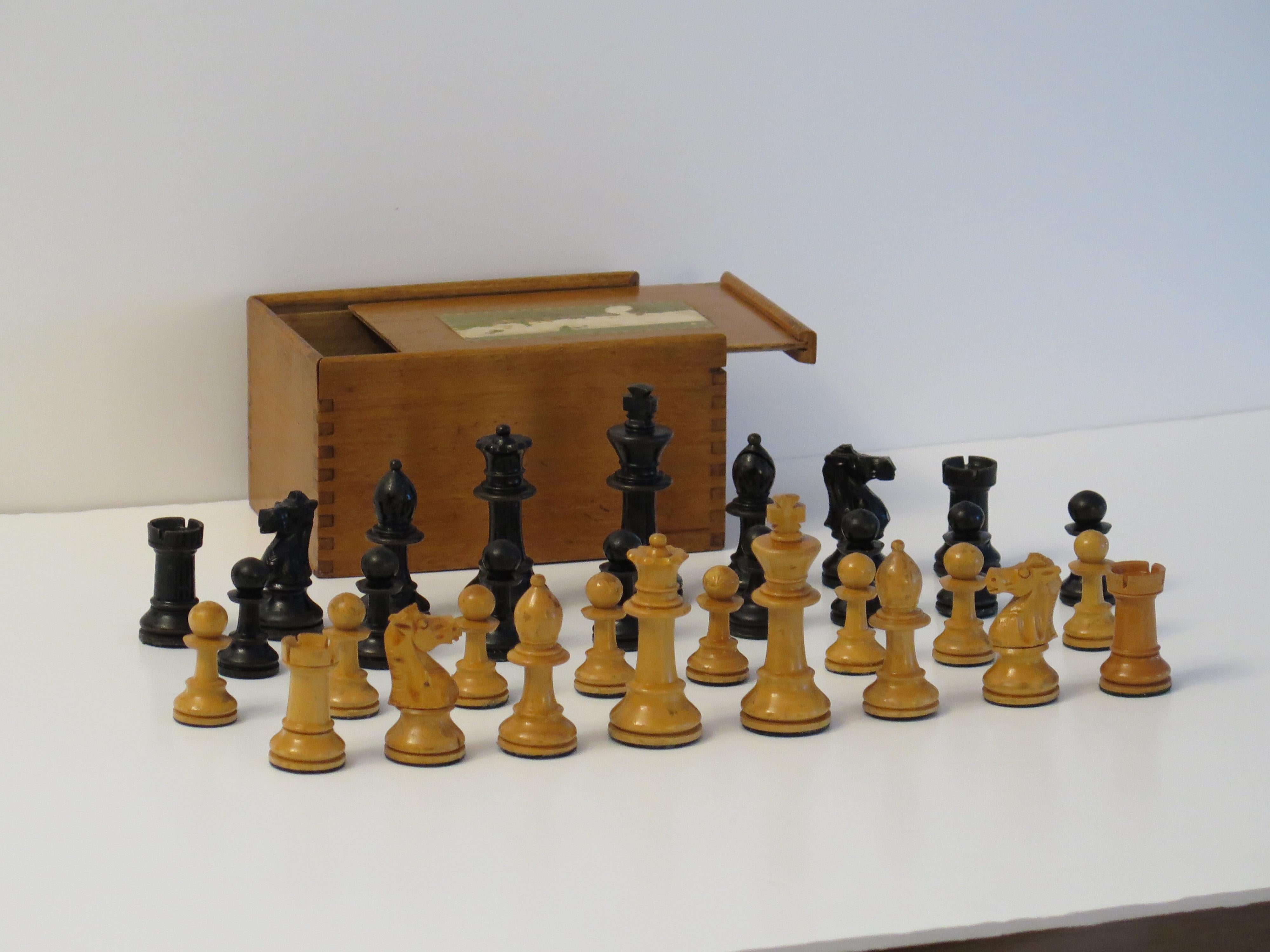 Staunton Fierce Knight Weighted Club Chess Set 8.5cm Kings Jointed Box, 19th C In Good Condition For Sale In Lincoln, Lincolnshire