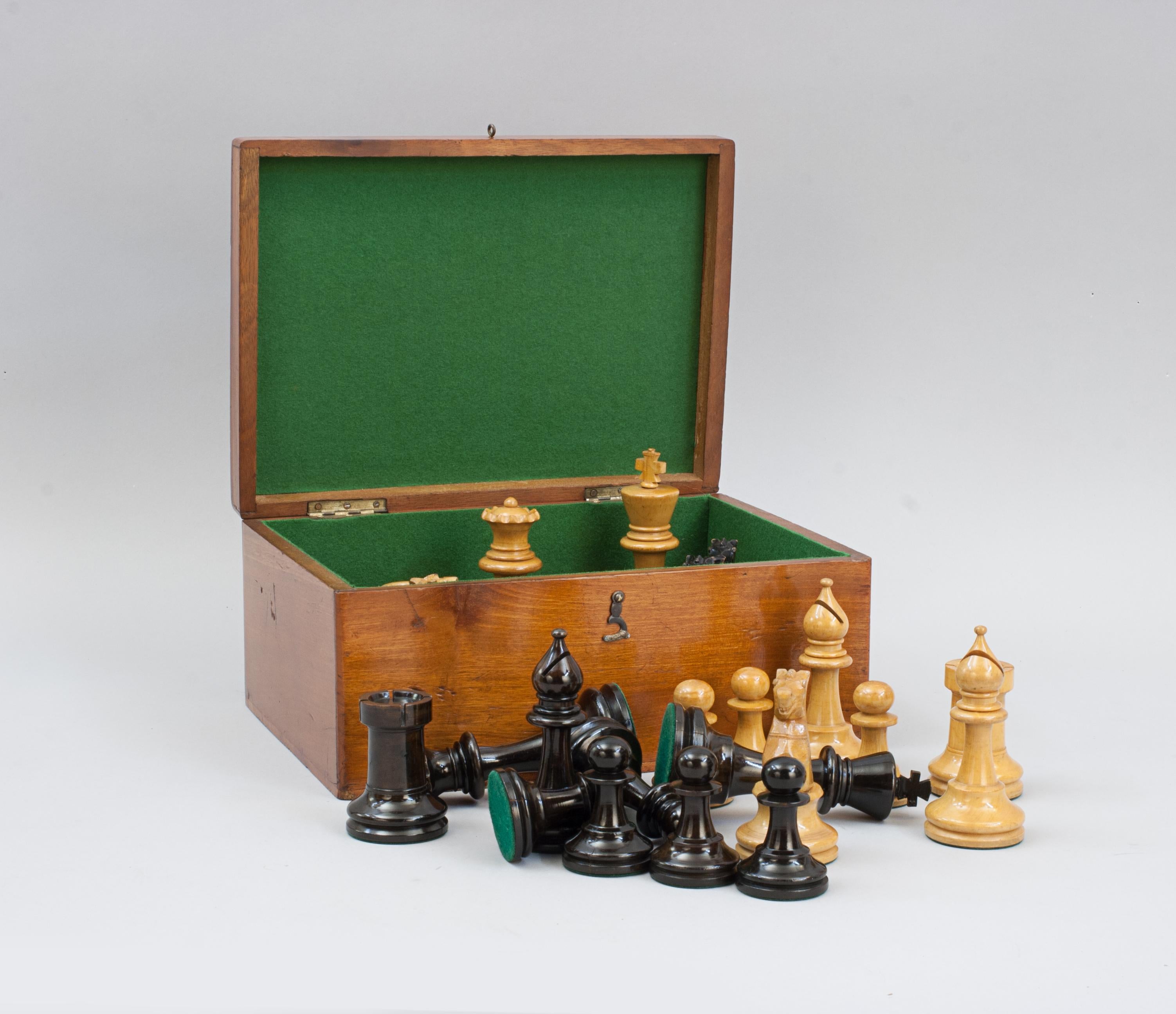 Set di scacchi in stile Staunton in vendita 5