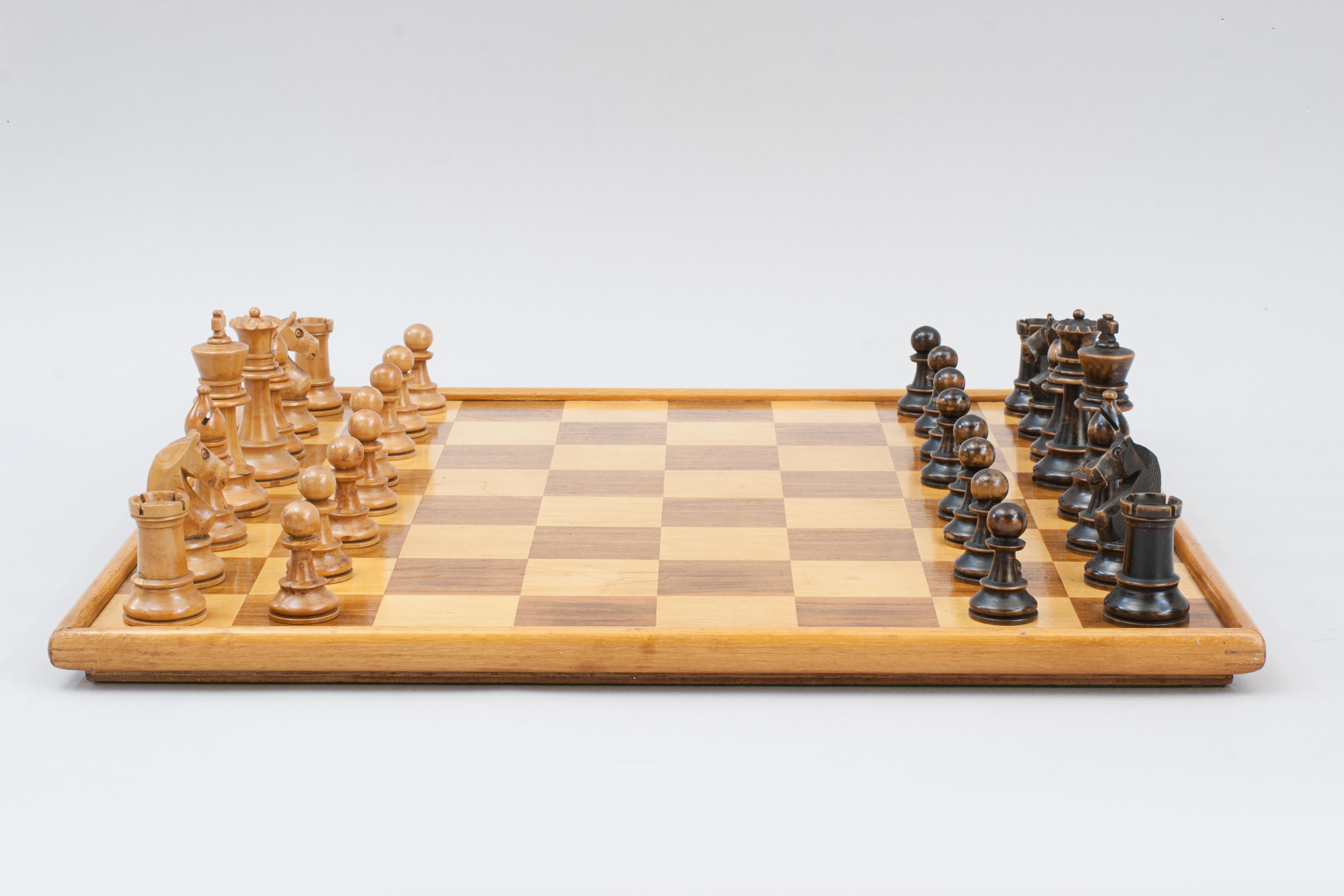 Staunton-Stil-Schach-Set (20. Jahrhundert) im Angebot