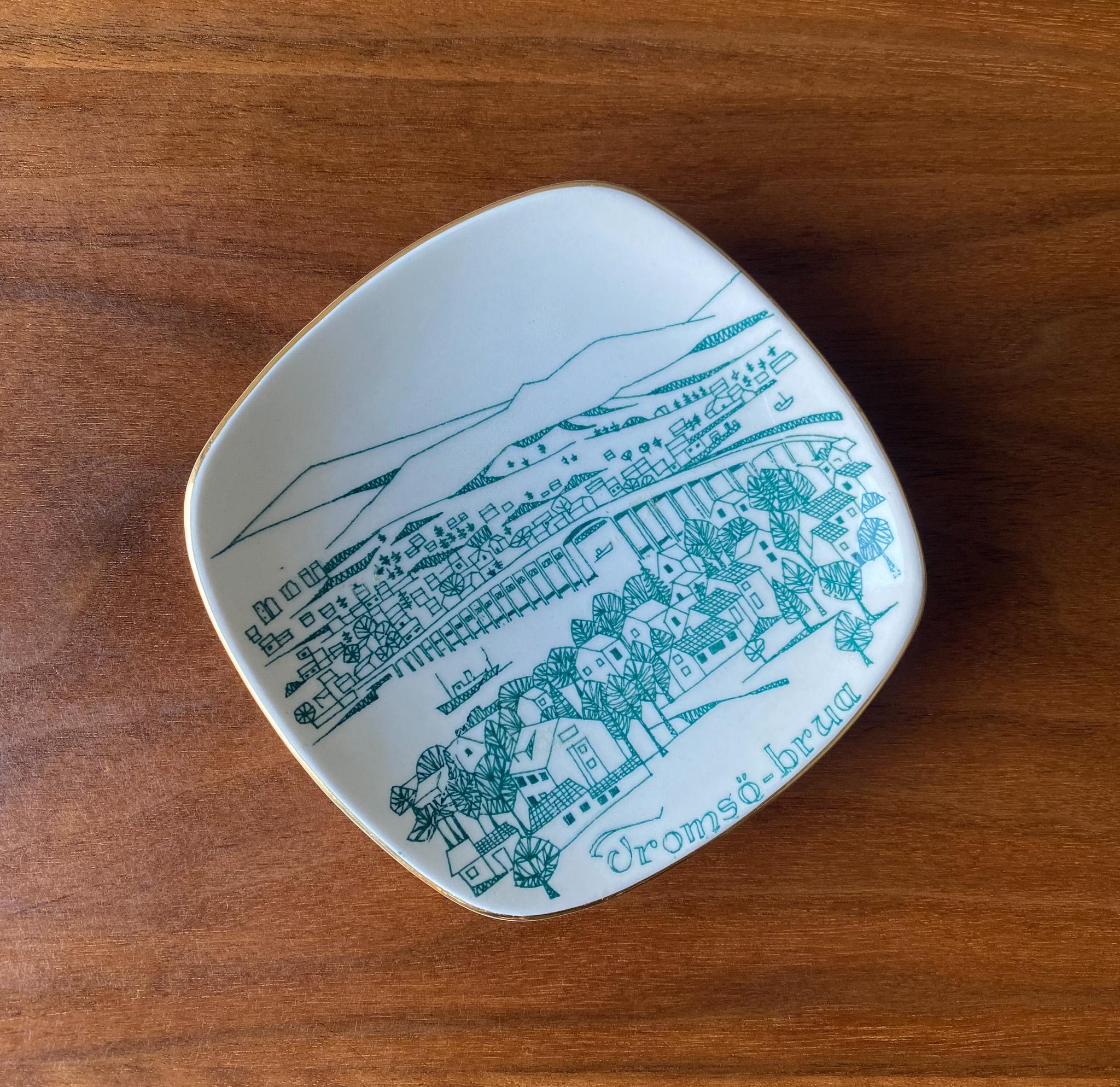 Stavangerflint Keramik Tromsø-Brua Tablett / Teller, Norwegen, um 1960 (Moderne der Mitte des Jahrhunderts) im Angebot
