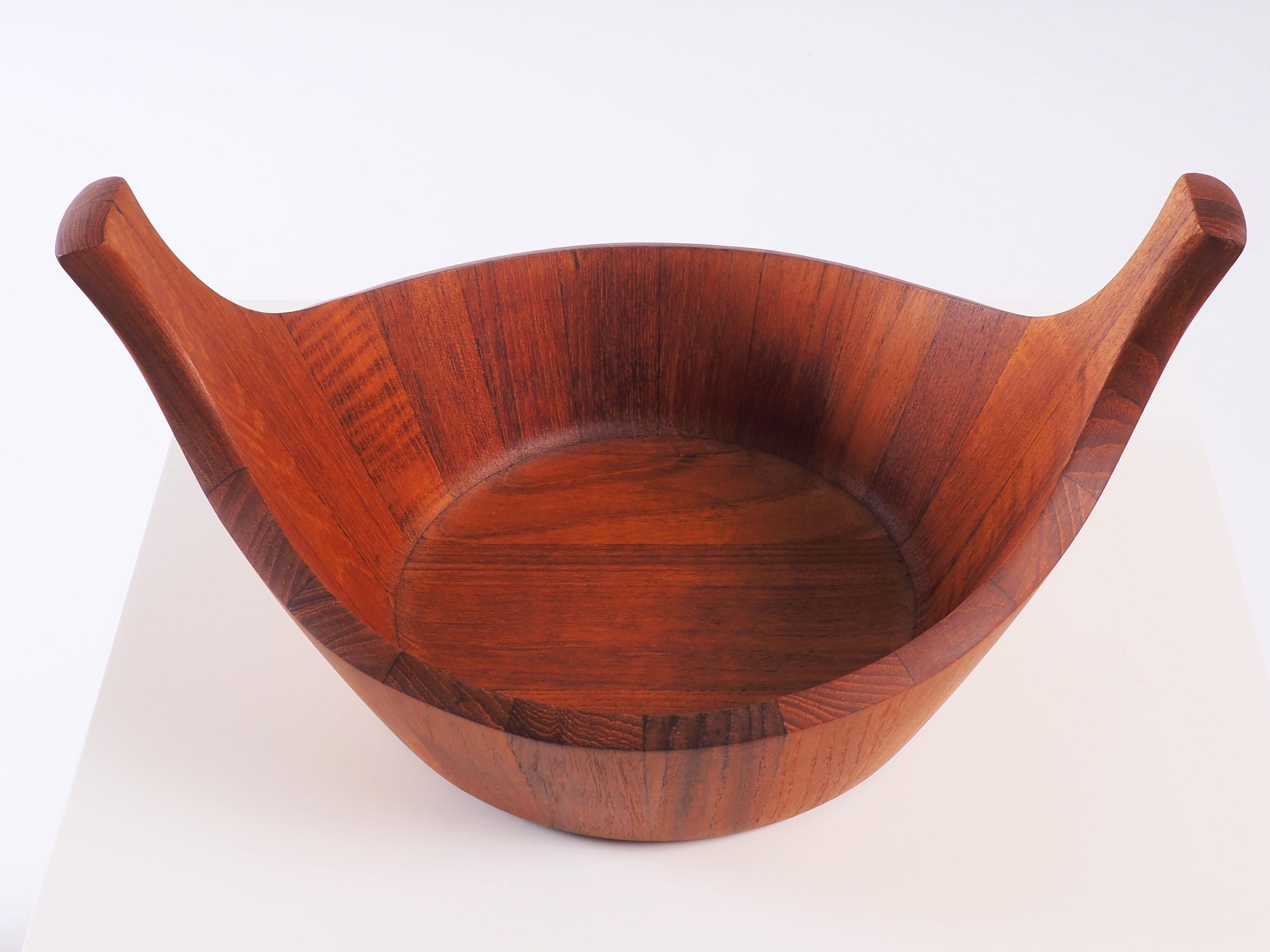 Cuenco de teca labrada del diseñador danés Jens Harald Quistgaard en Bueno estado para la venta en Goteborg, SE