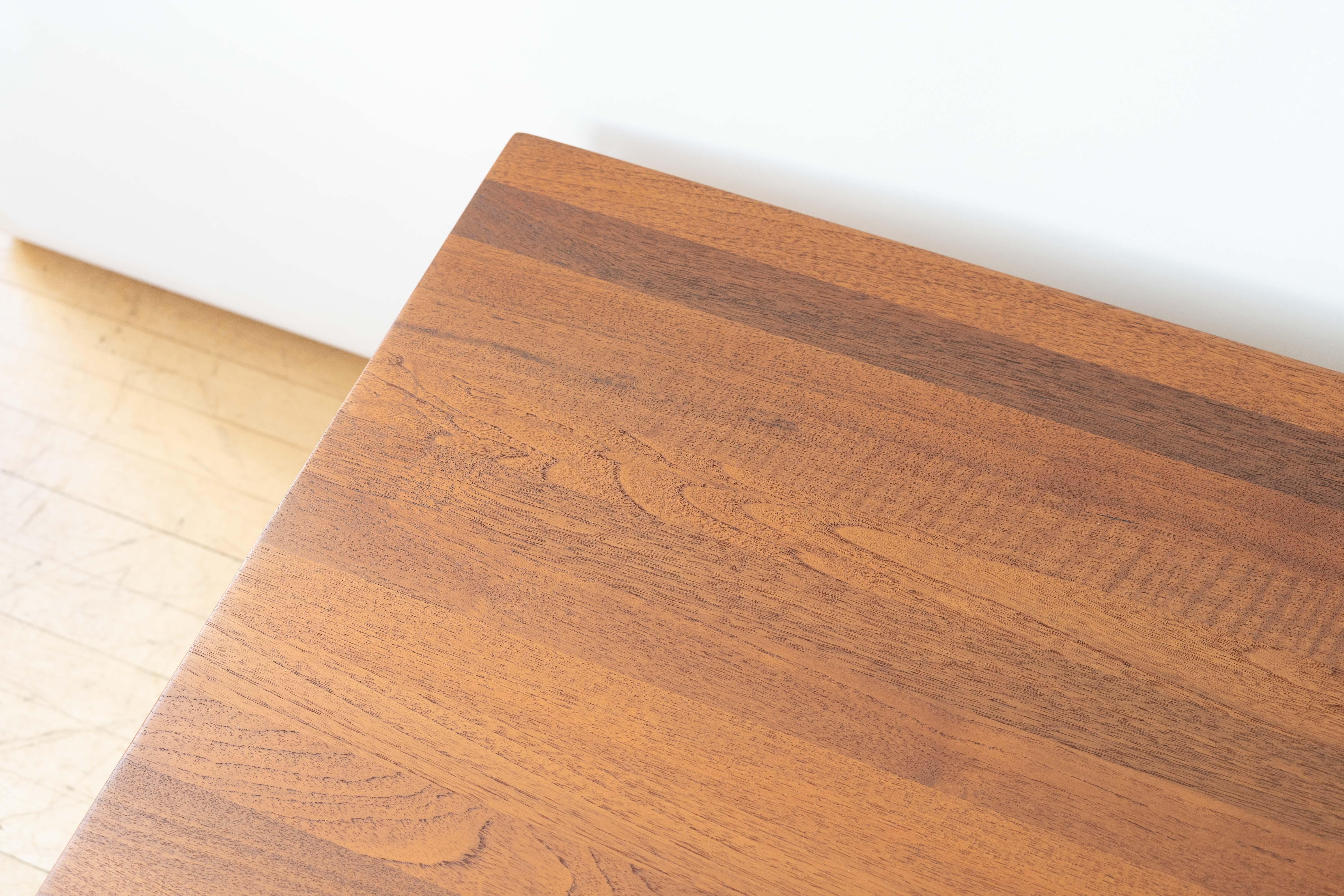 Danois Table basse en teck teinté Illum Wikkelsø en vente
