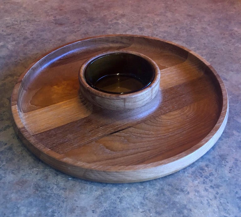 Staved teak chip and dip tray by Jens Quistgaard for Dansk, circa 1970s. The tray has a removable glass dip bowl.