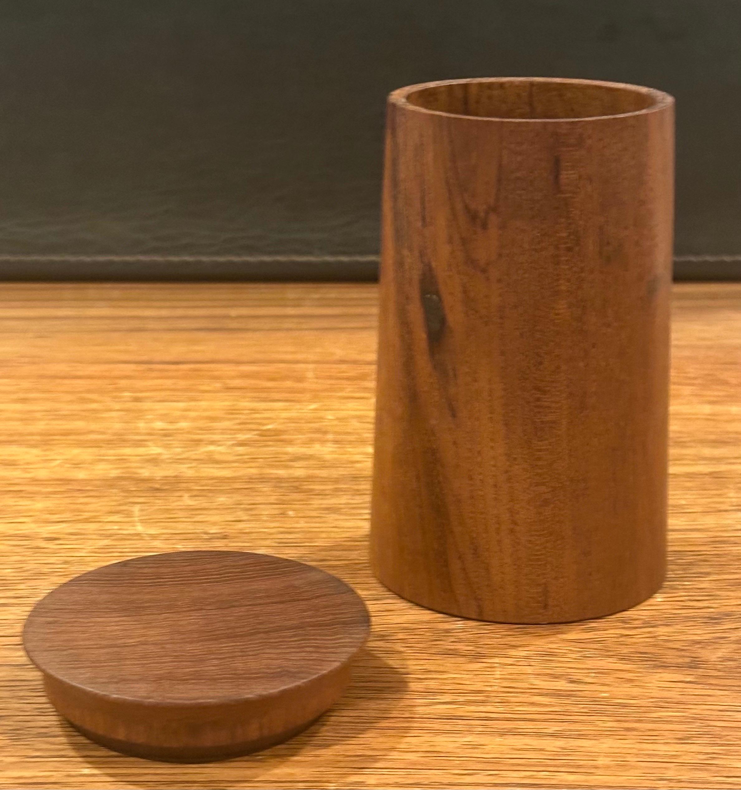 Staved-Kastenbehälter aus Teakholz mit Deckel von Ole Hansen im Angebot 2