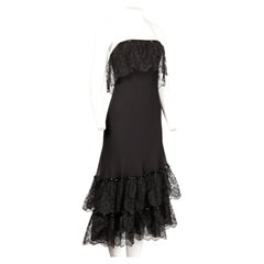 Ensemble deux pièces Stavropoulos des années 1970 : robe vintage en dentelle de soie noire ornée de perles + châle