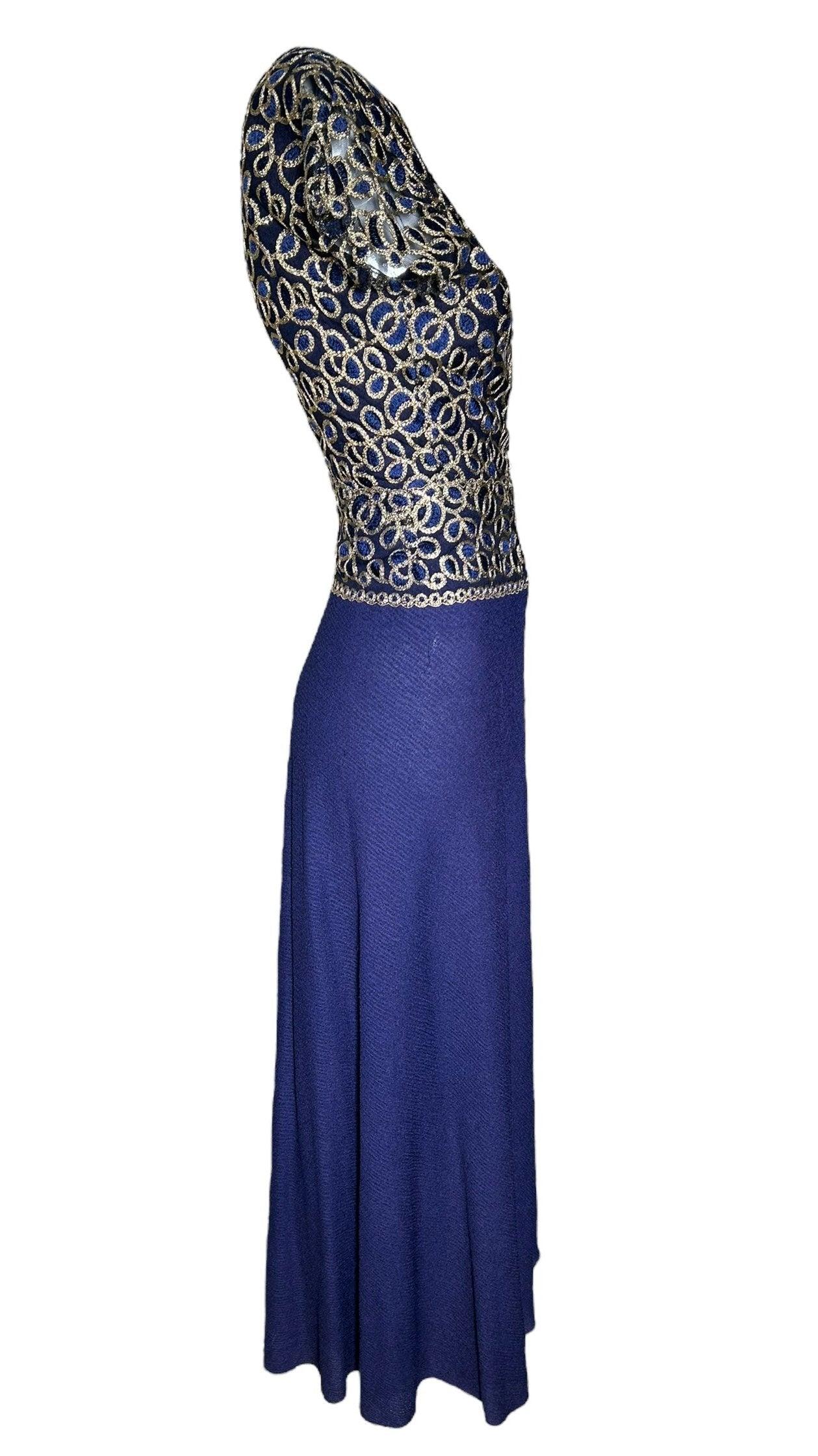Nero Abito Stavropoulos in crepe di seta blu con ricamo metallico dorato in vendita
