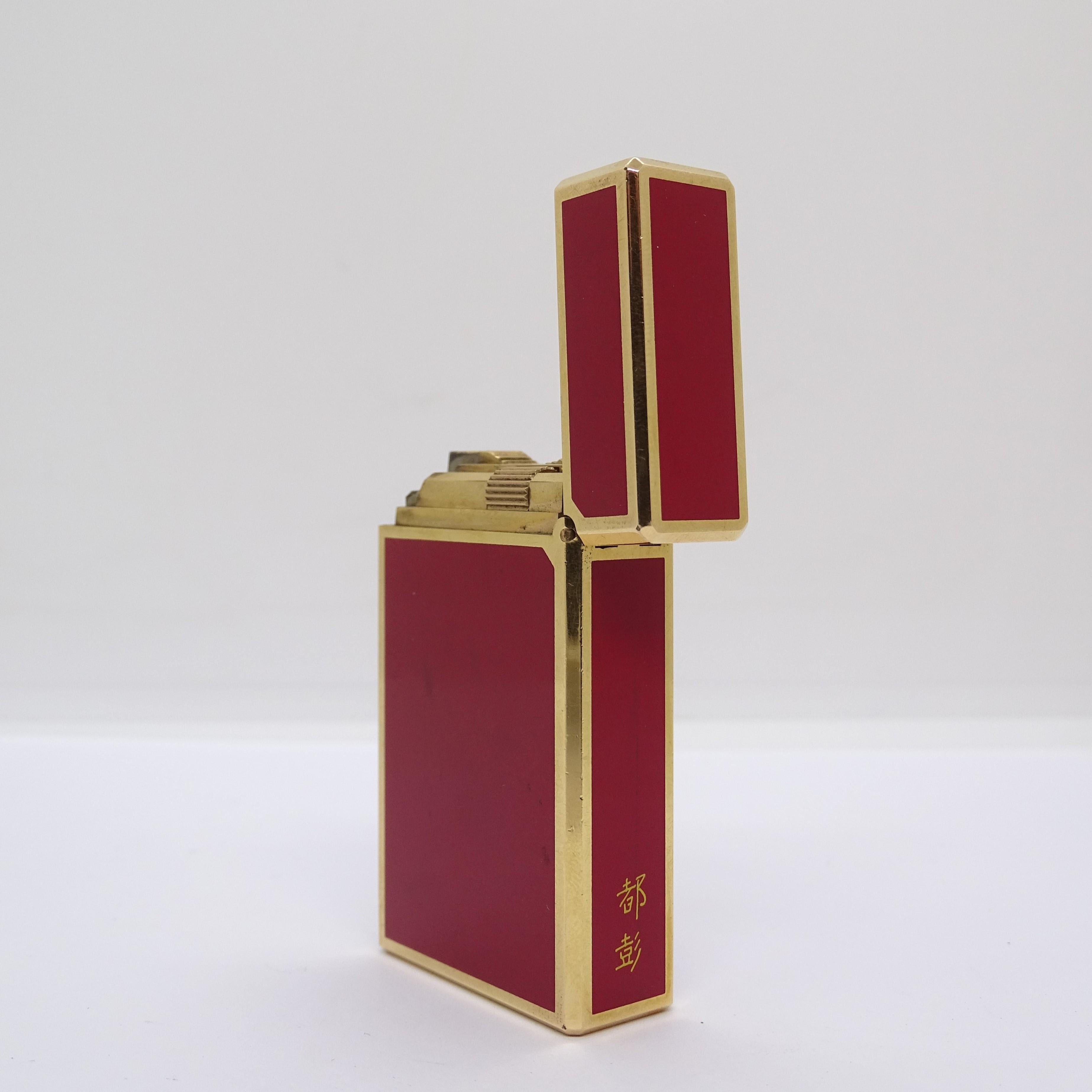 Collection de briquets S.T.Dupont laqué rouge et or plaqué en vente 7