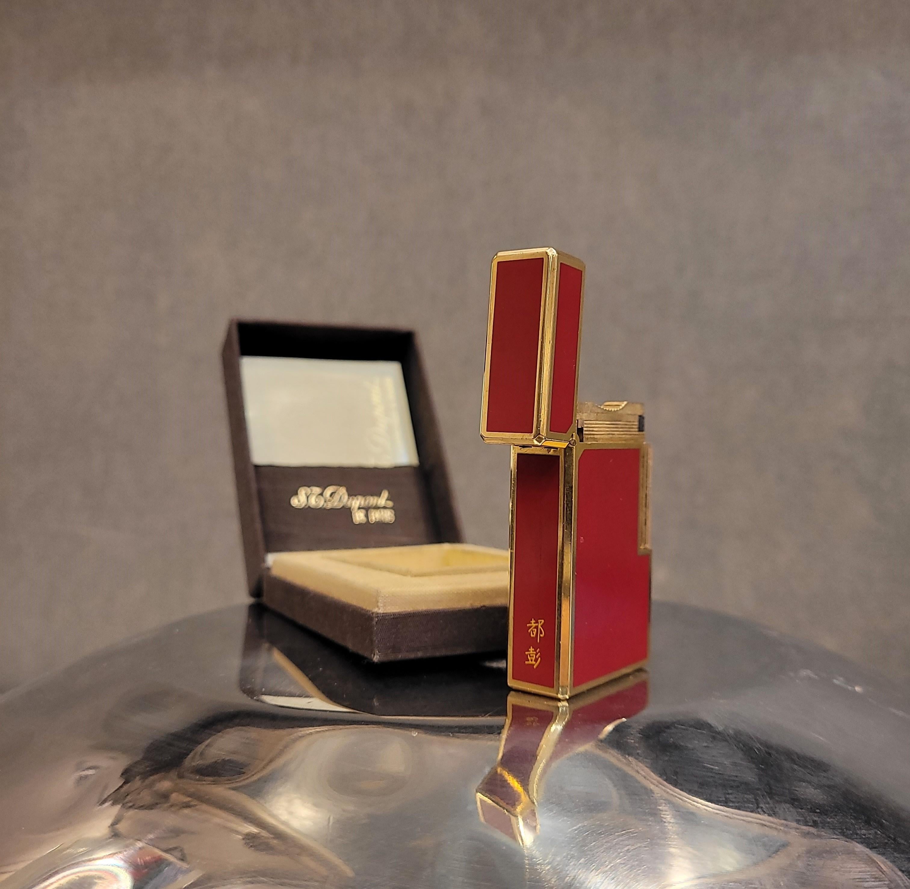 S.T.Dupont red lacquer and plated gold lighter collection In Good Condition For Sale In VALLADOLID, ES