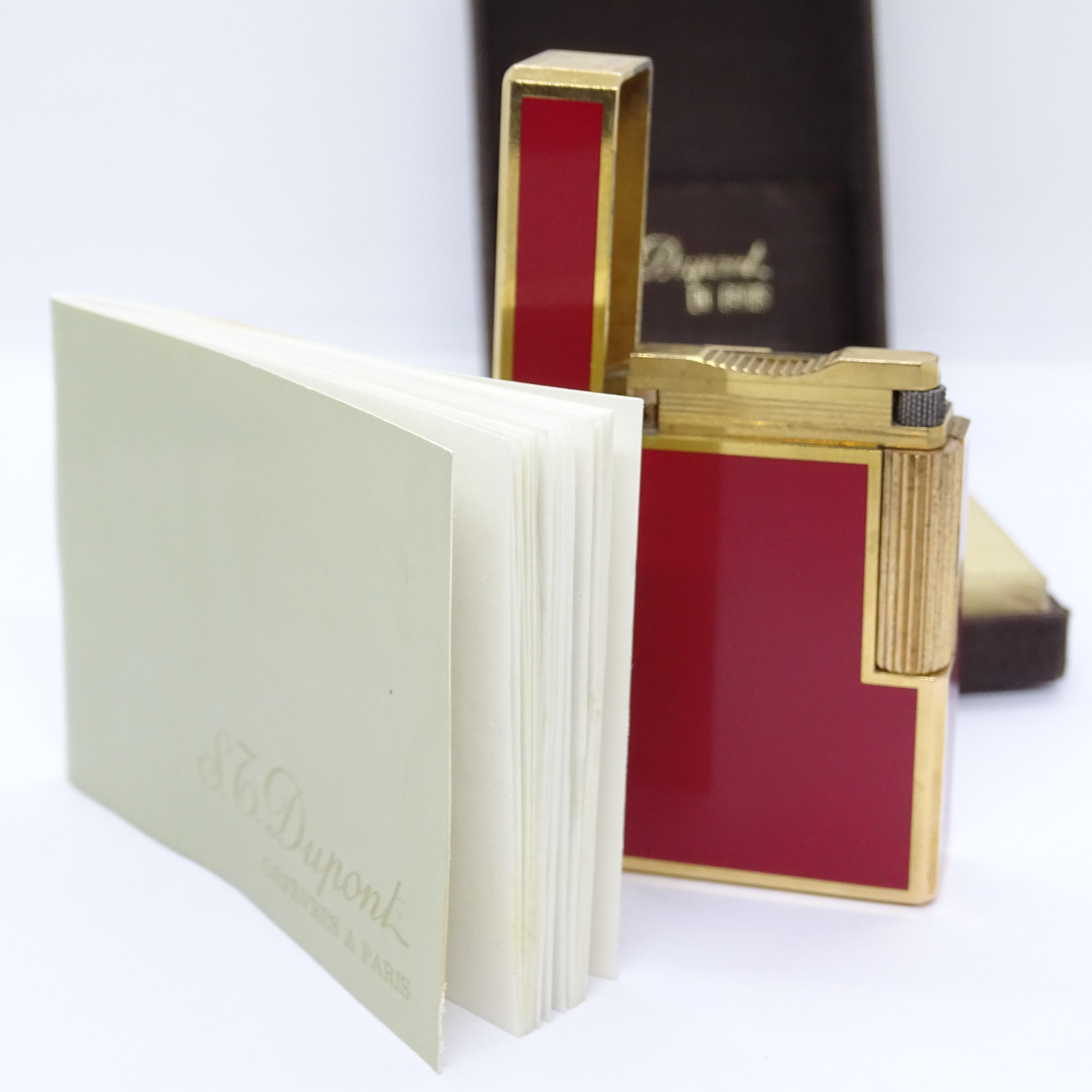 Collection de briquets S.T.Dupont laqué rouge et or plaqué en vente 4