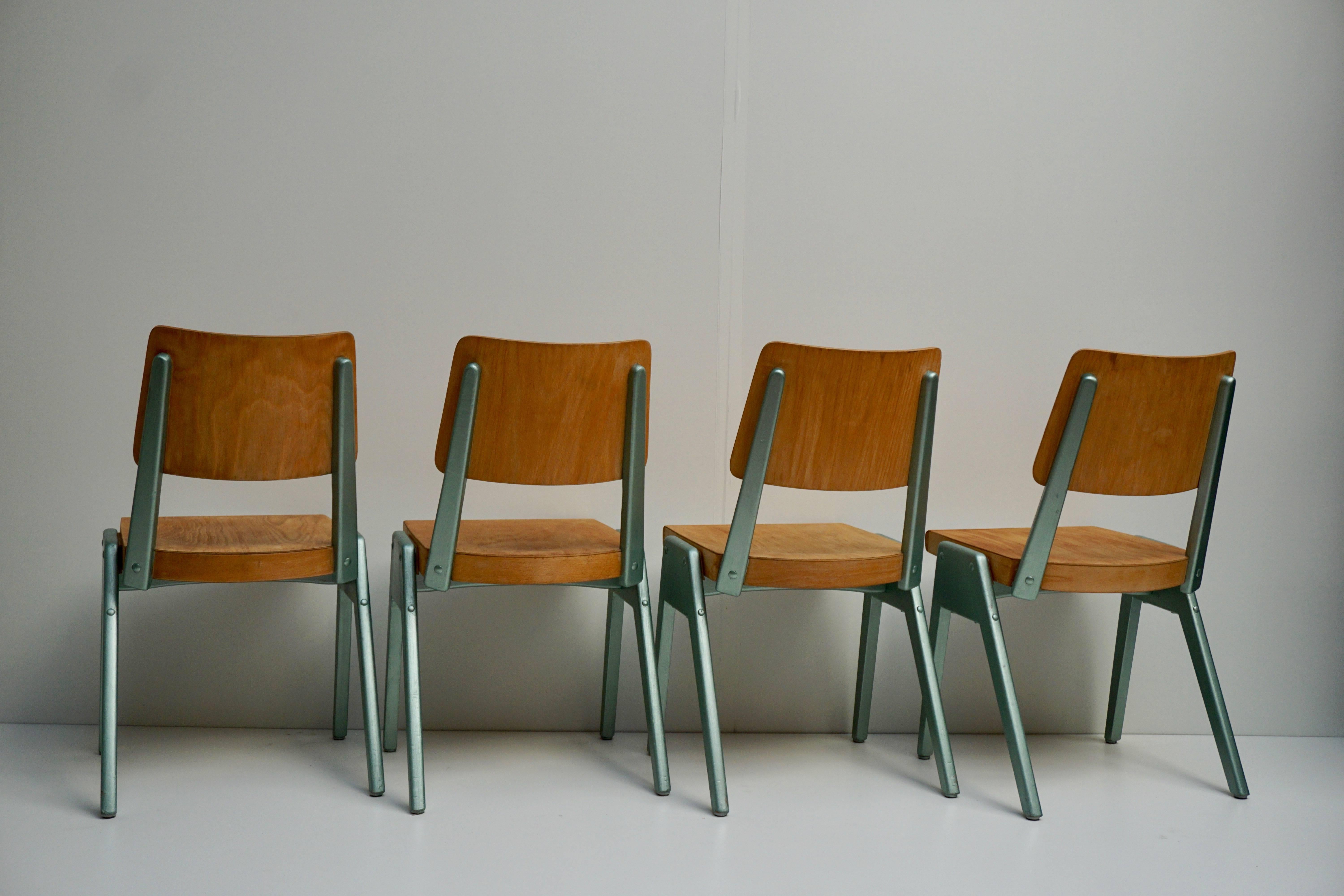 Four Plywood Dining Chairs In Good Condition For Sale In Antwerp, BE