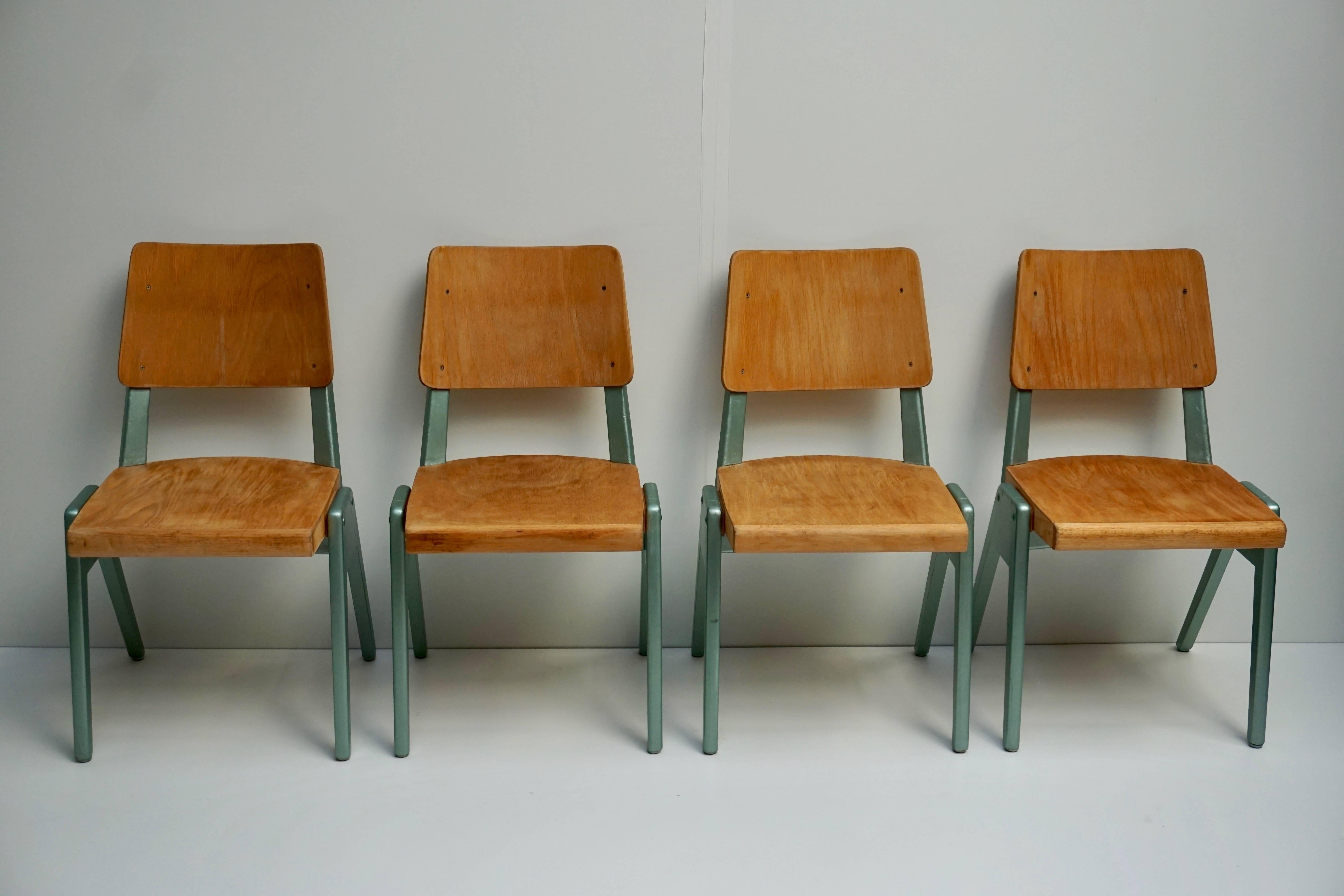 20ième siècle Quatre chaises de salle à manger contreplaqué en vente
