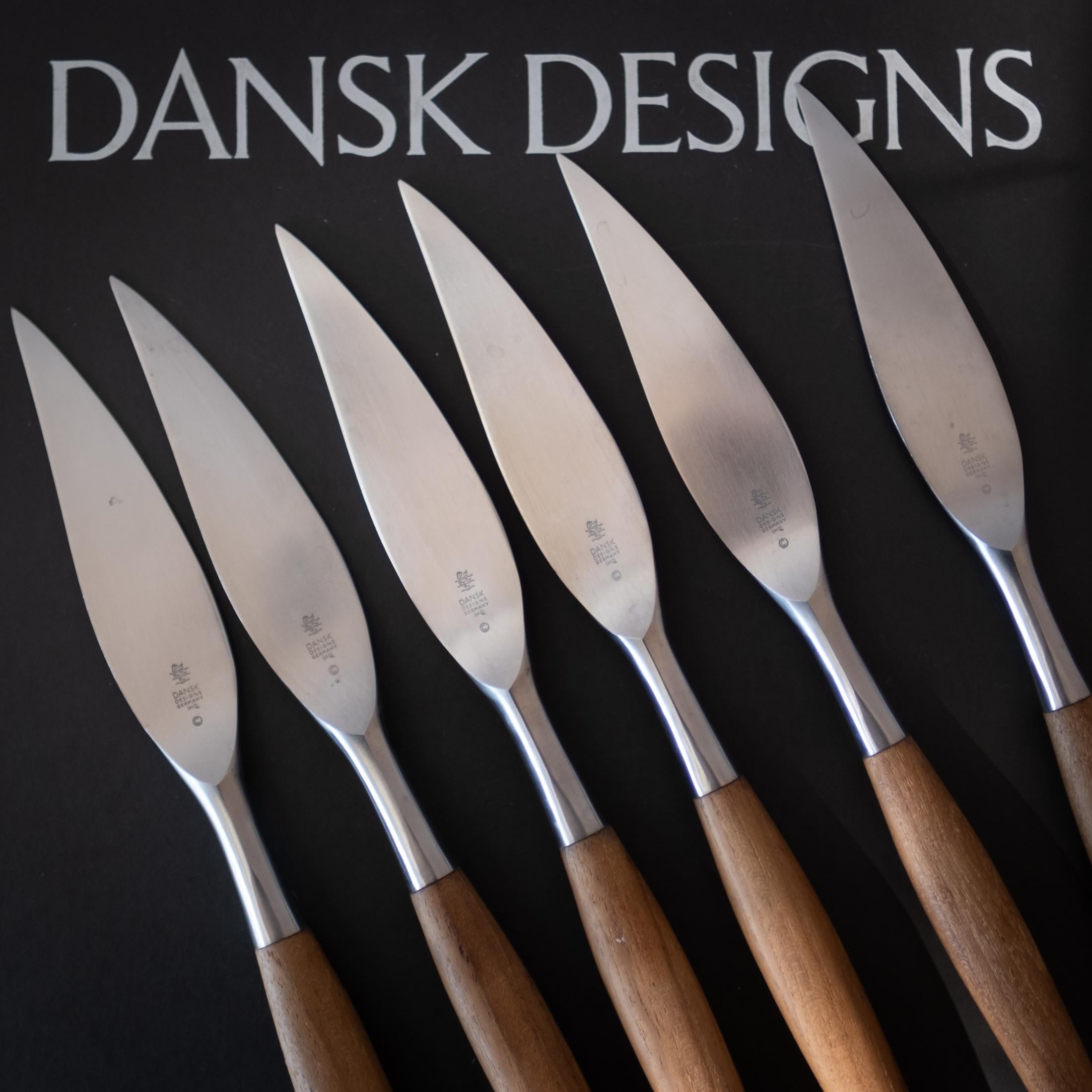 A set of 6 teak and stainless Fjord steak knives, designed in the 1950s by Jens Quistgaard for Dansk. They look barely used. Comes with the box and original plastic sleeves. This design is part of the Museum of Modern Art's permanent collection.