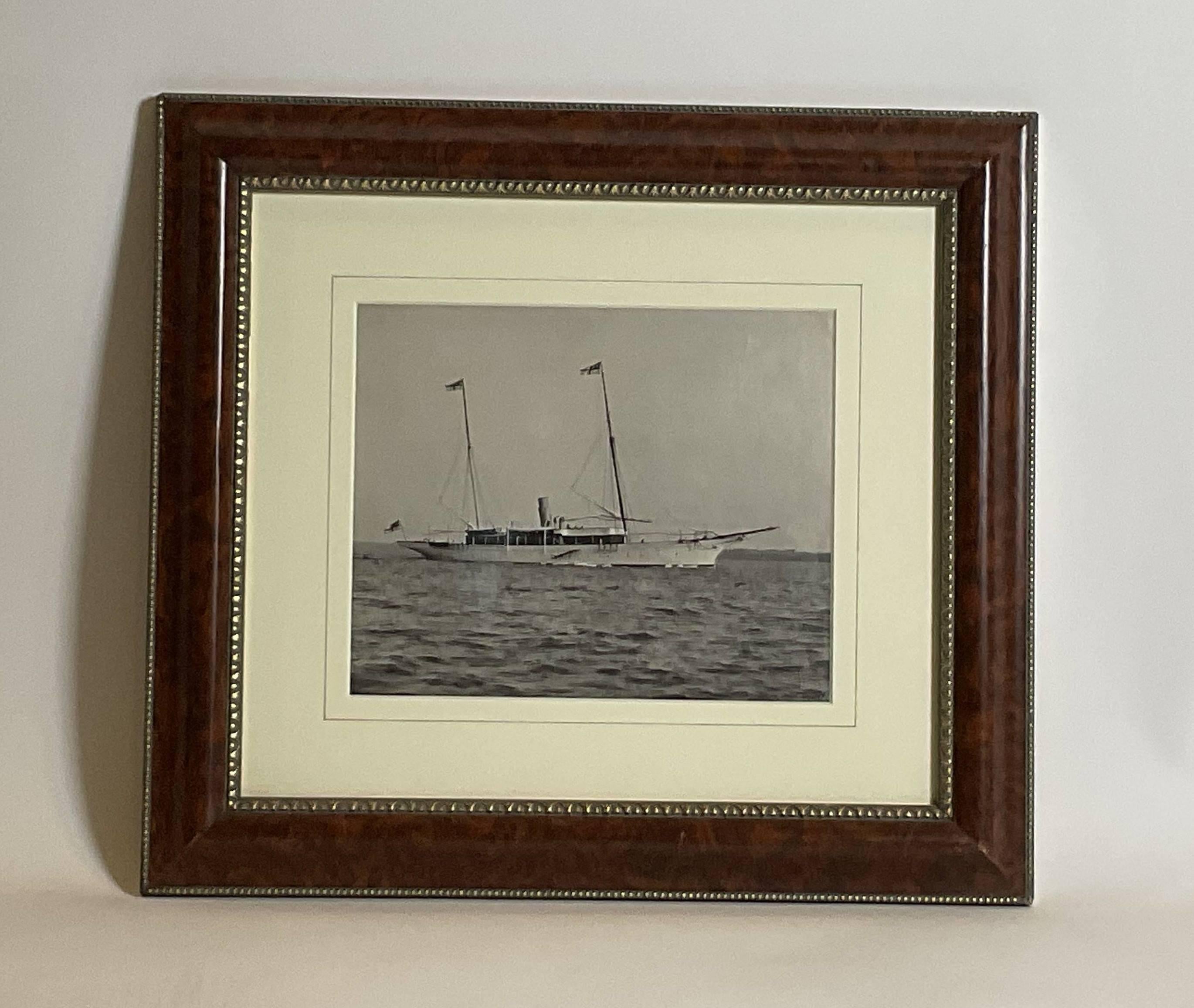 Photographie encadrée de l'élégant yacht à vapeur 