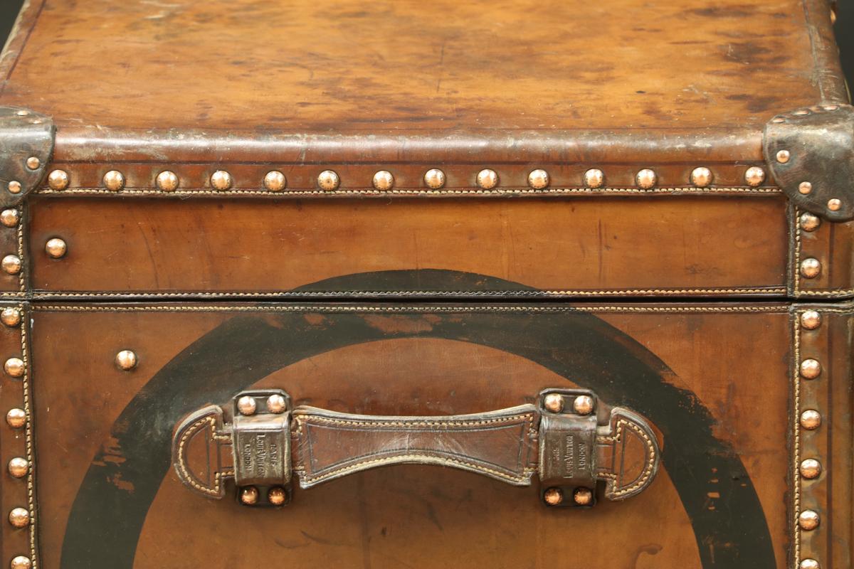 Steamer Louis Vuitton Leather Trunk In Good Condition For Sale In Haguenau, FR