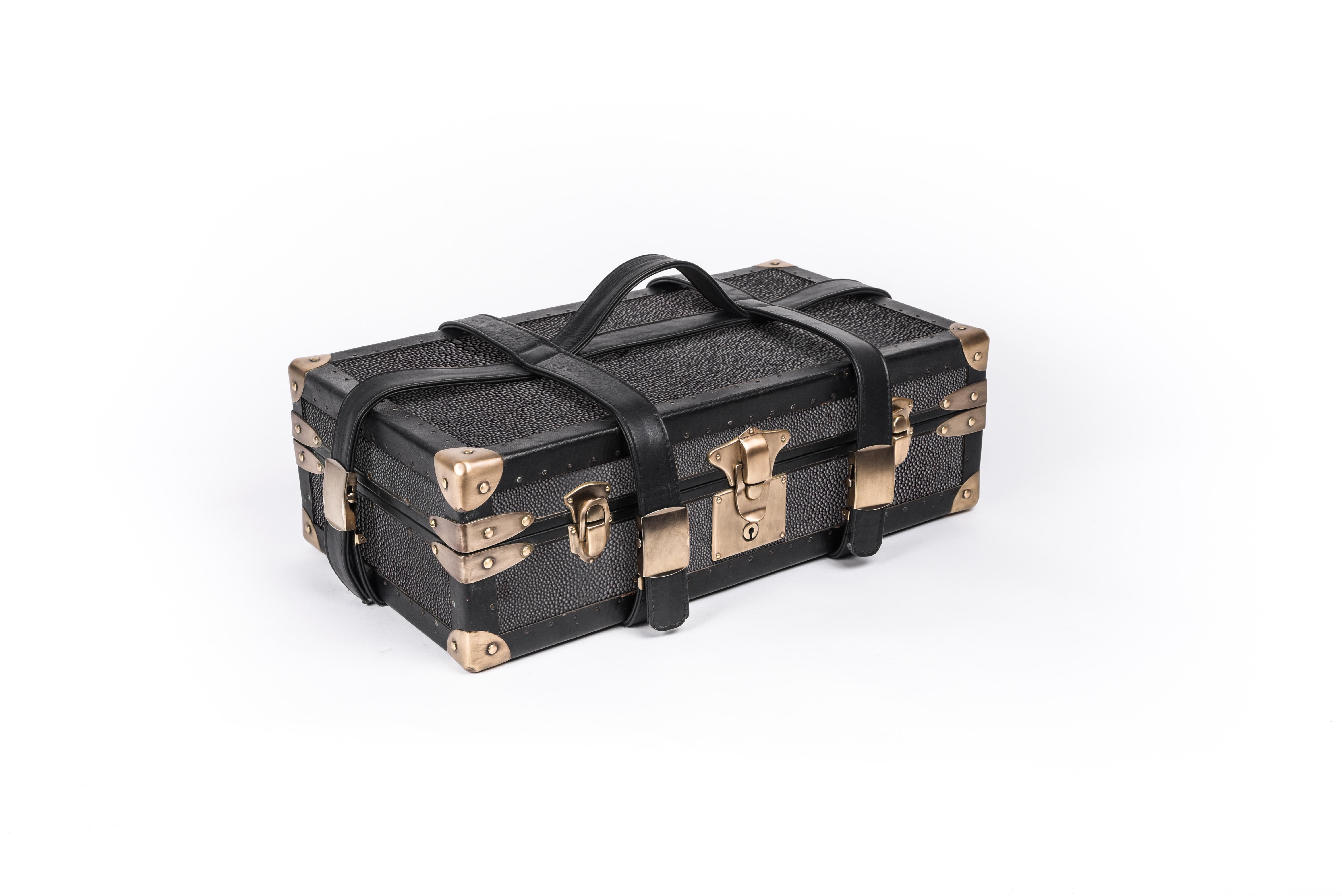 Reiseschmuckkoffer aus cremefarbenem Shagreen-Messing mit Ledergriffen von R&Y Augousti (Handgefertigt) im Angebot