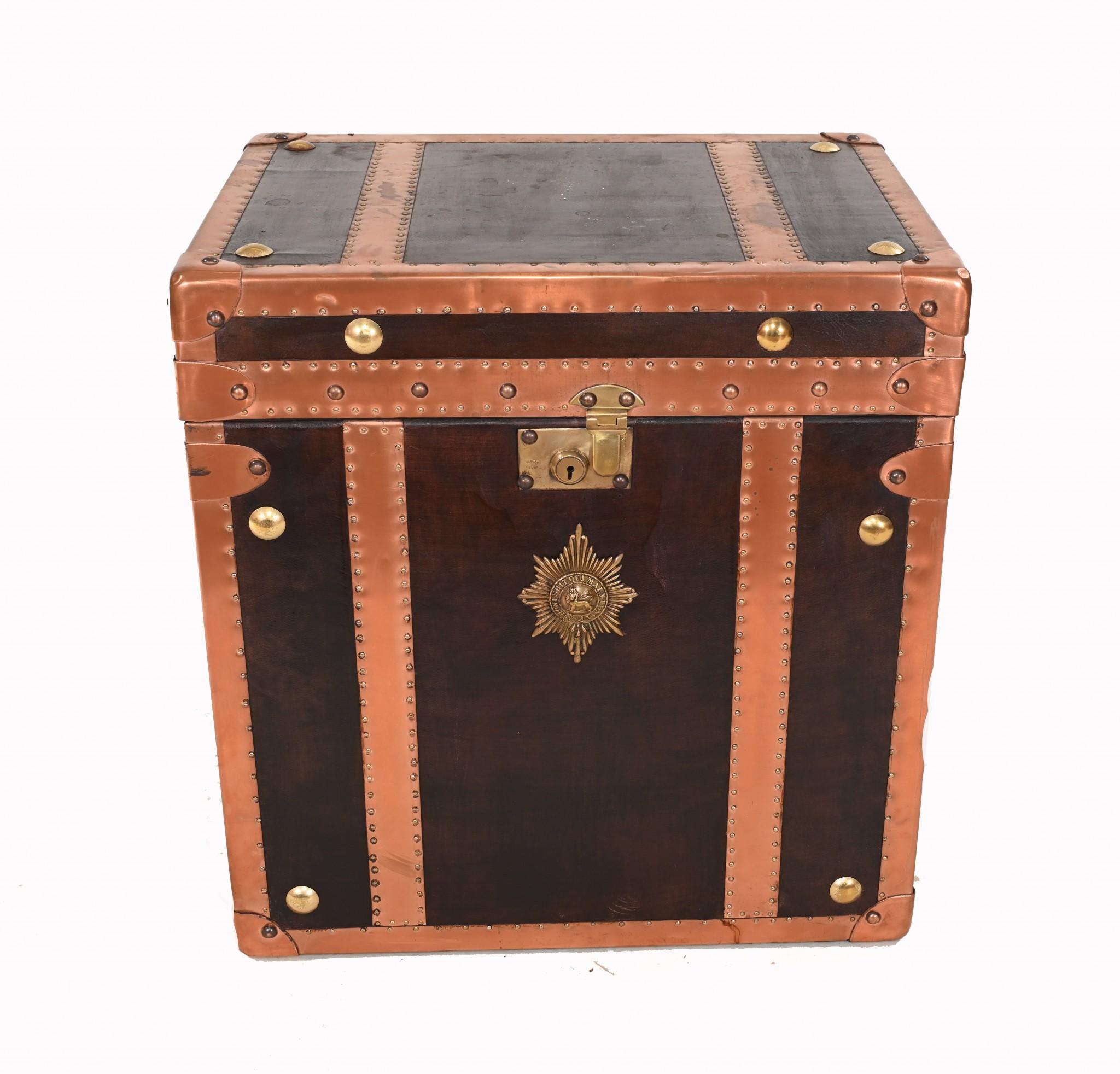 Steamer Trunk Luggage Box Case Side Table In Good Condition For Sale In Potters Bar, GB