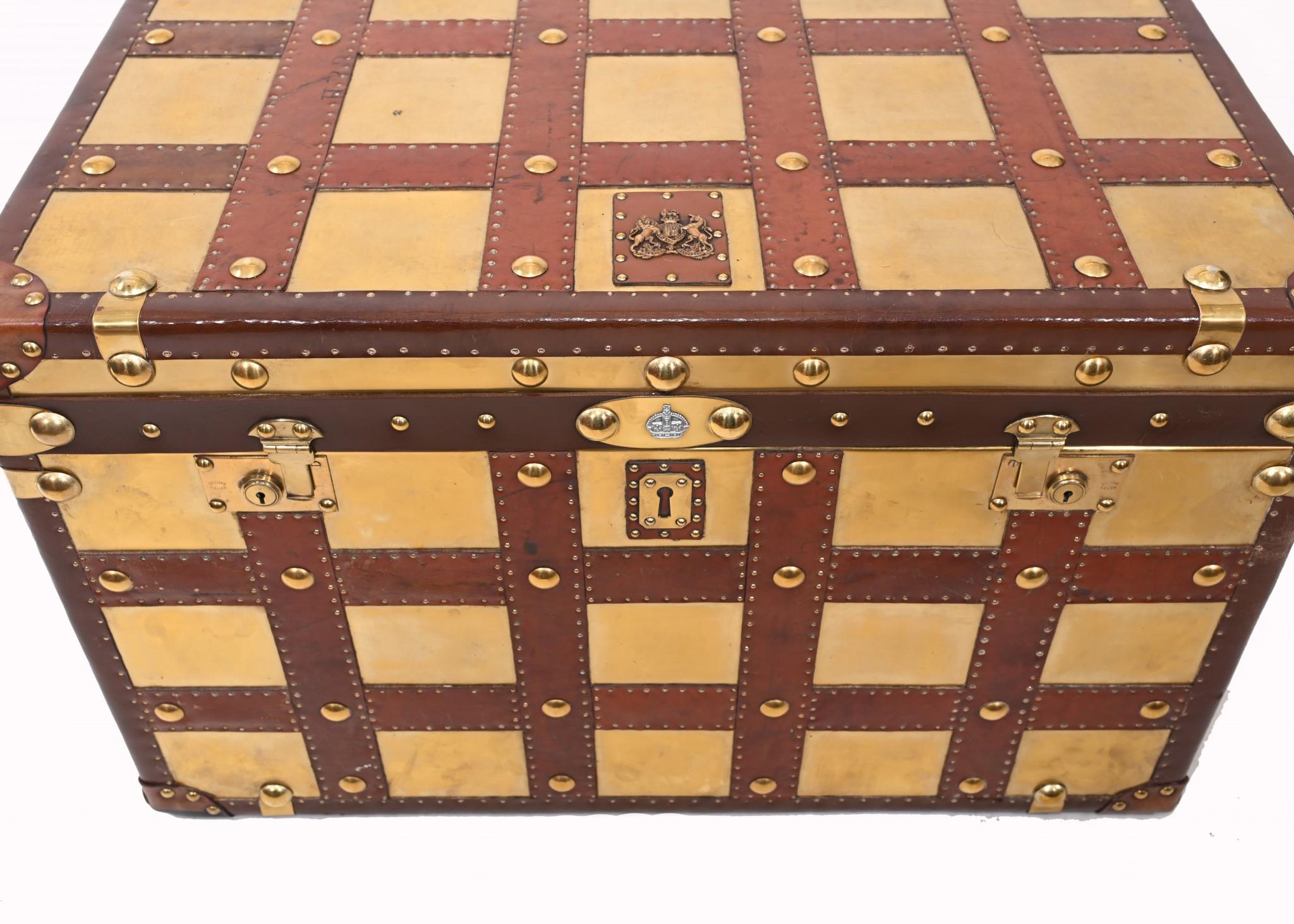 Late 20th Century Steamer Trunk Luggage Case Travel Box Table For Sale