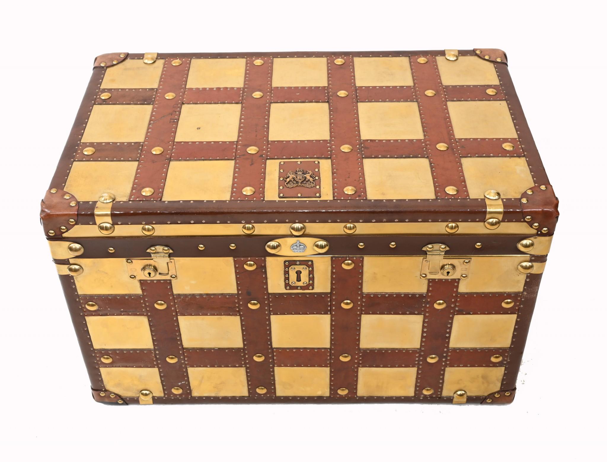 Steamer Trunk Luggage Case Travel Box Table For Sale 3