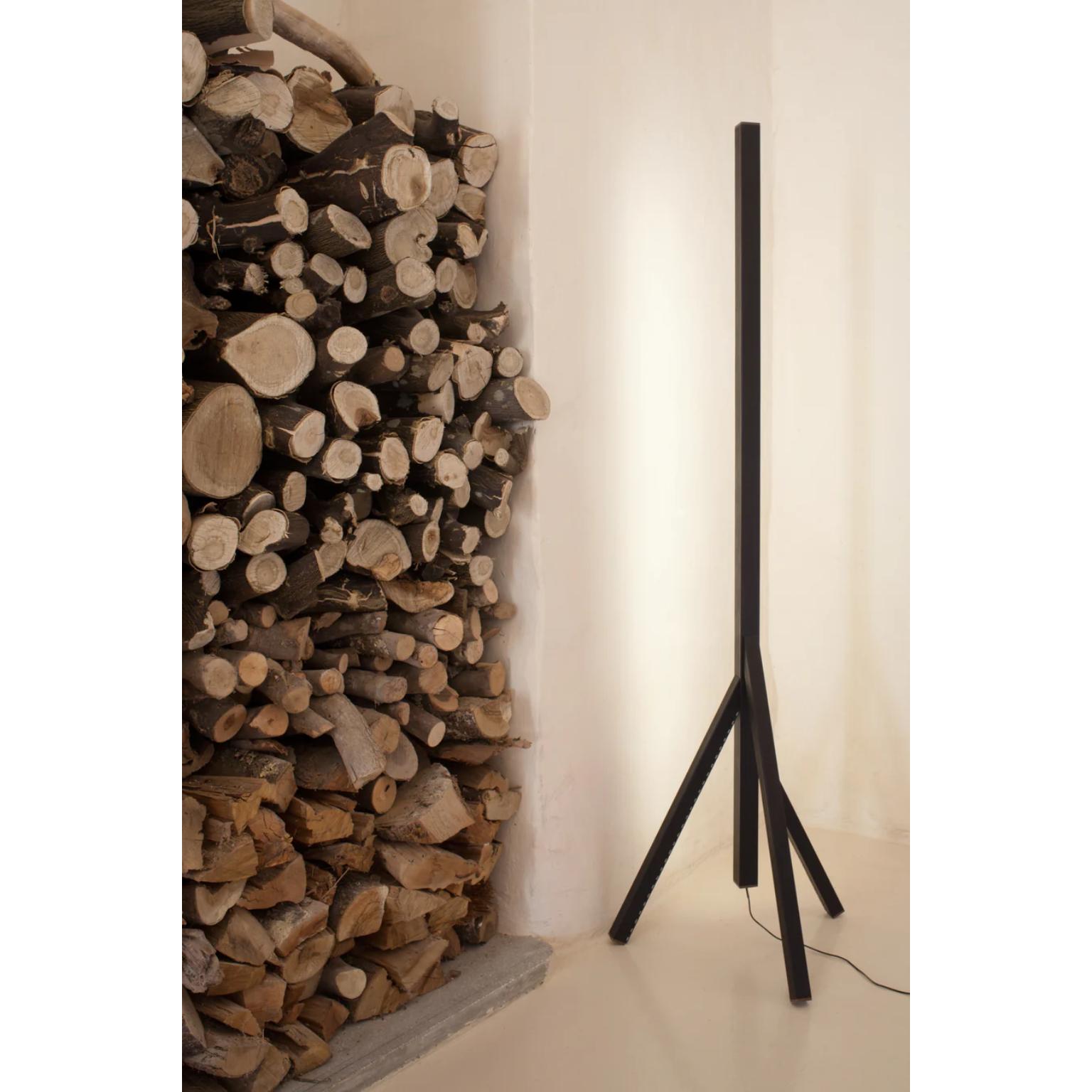 Postmoderne Lampadaire Stecco en aluminium et cuir tanné au végétal par Oscar Maschera en vente