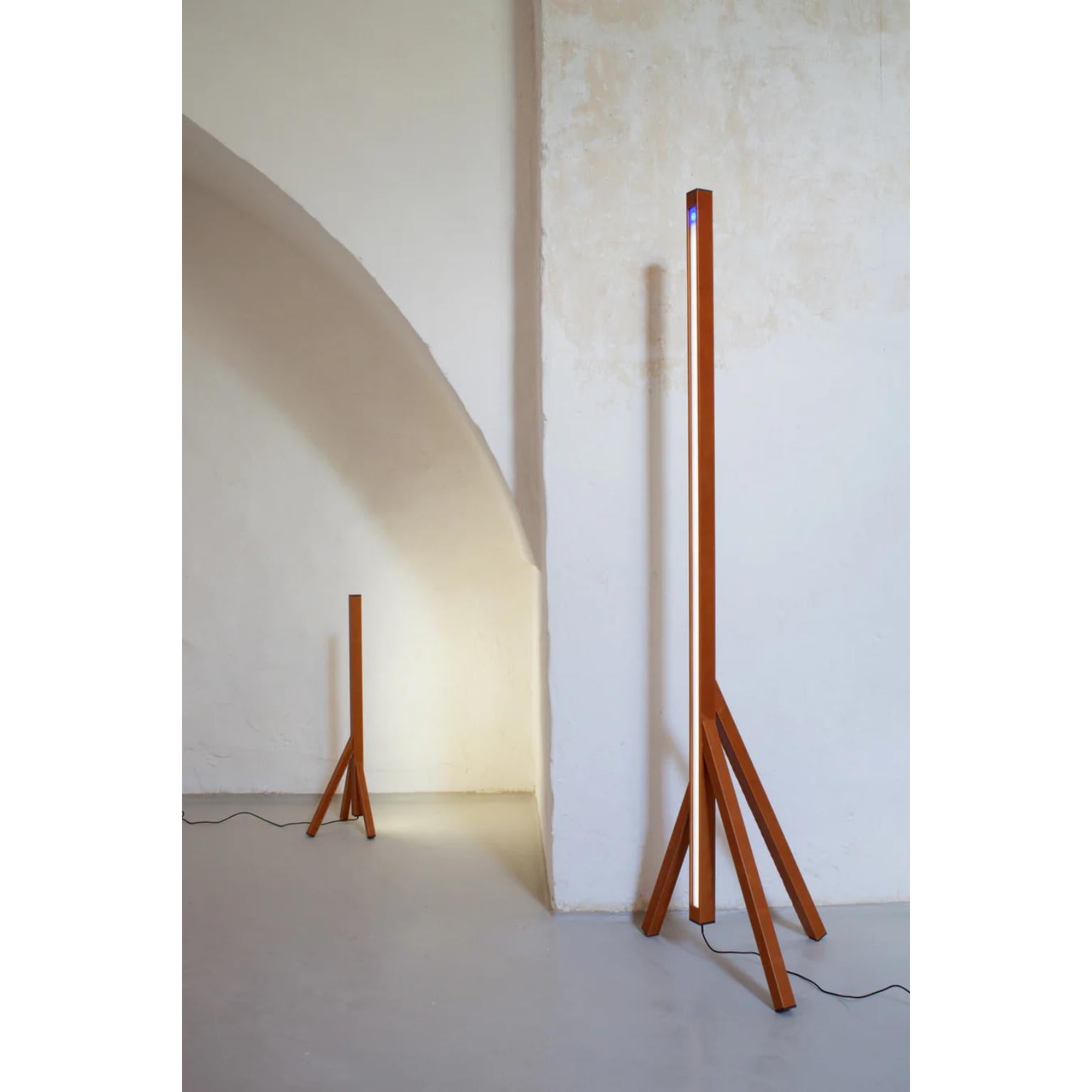 Postmoderne Lampe à poser Steccolino en aluminium et cuir tanné au végétal par Oscar Maschera en vente